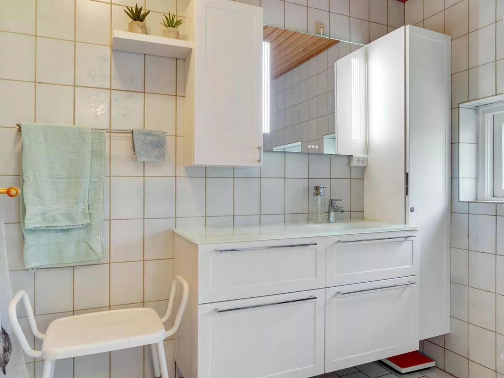 "Maksimilian" - 1.5km from the sea-Inside