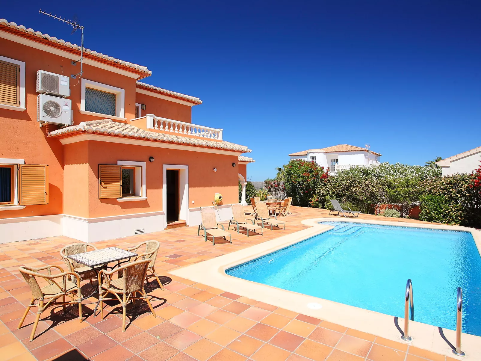 Villa Corona-Outside