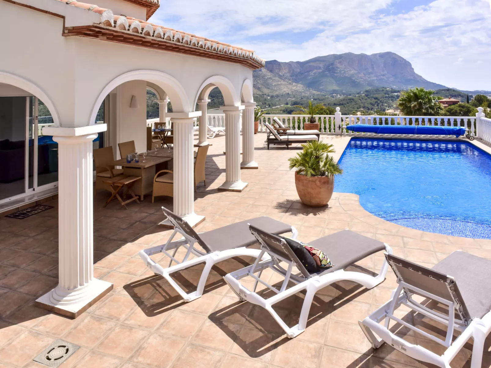 Villa Alta Vista-Outside