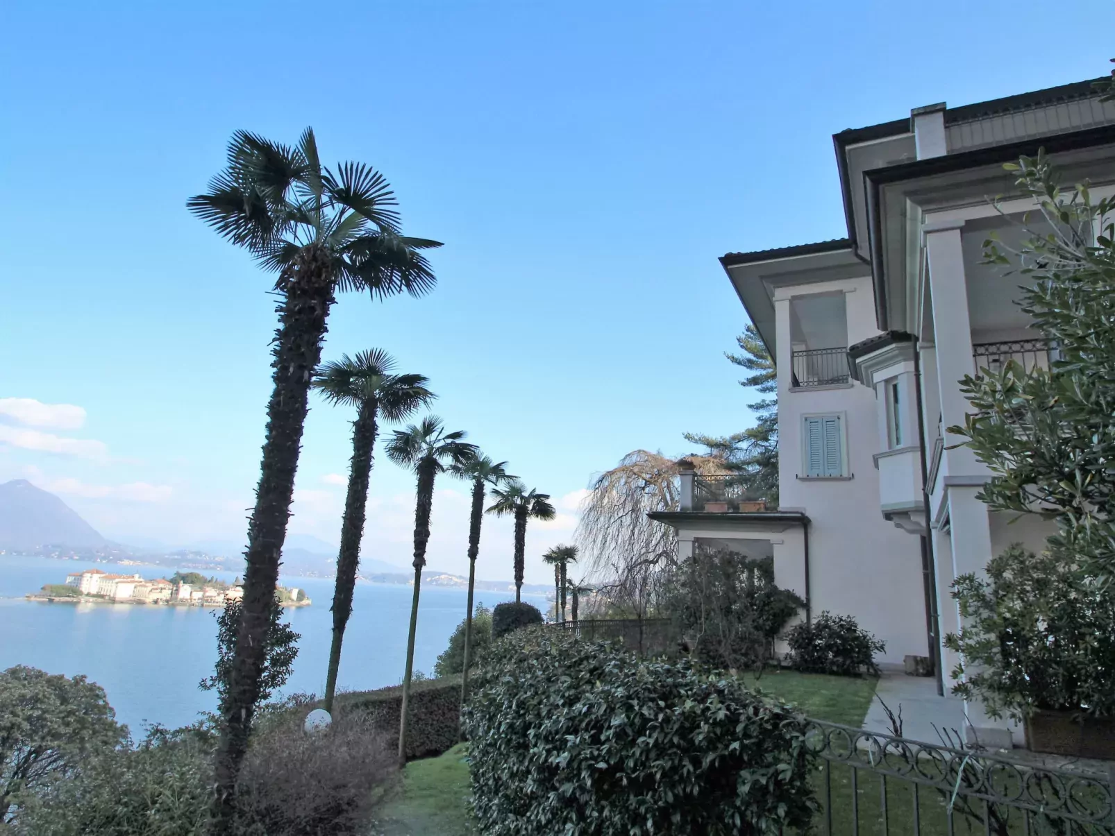 Punta Borromea-Outside