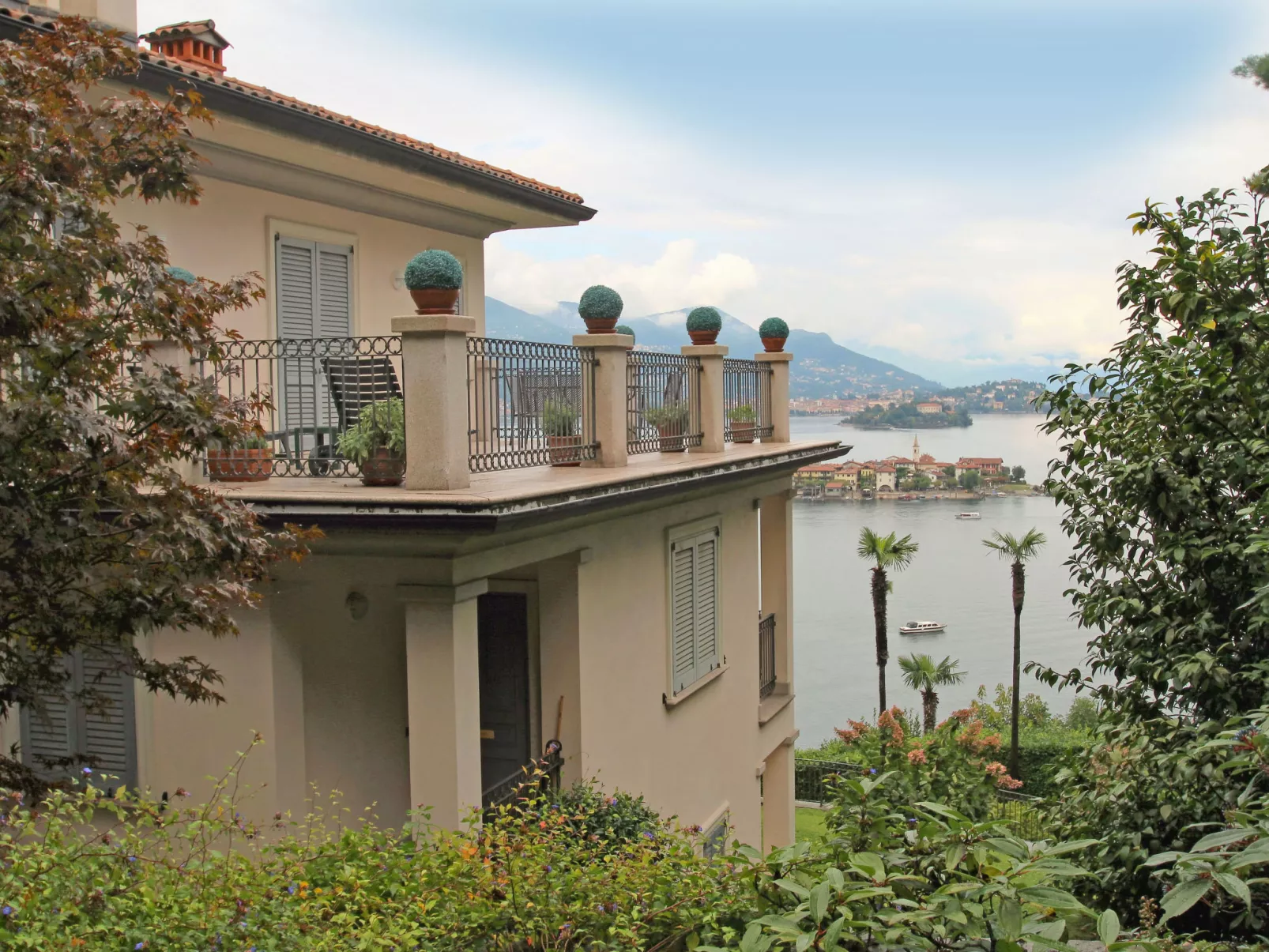 Punta Borromea-Outside