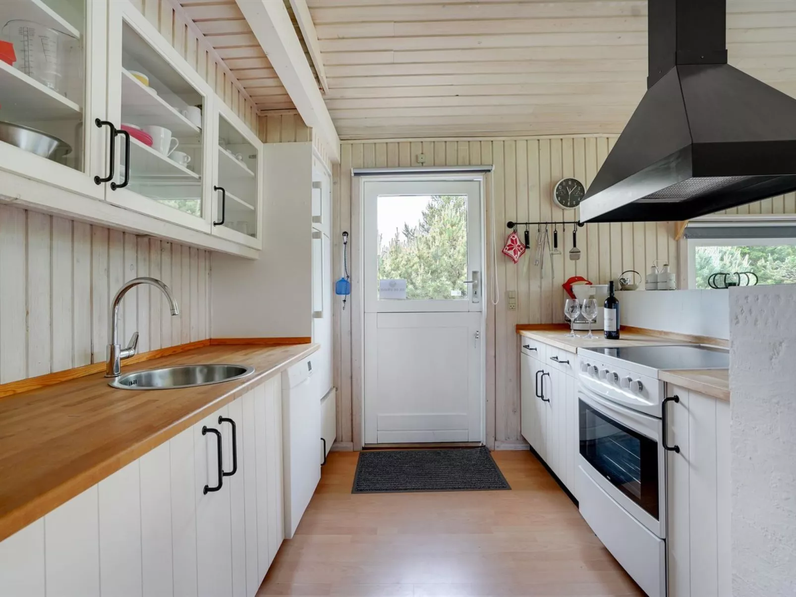 "Evan" - 1.3km from the sea-Inside