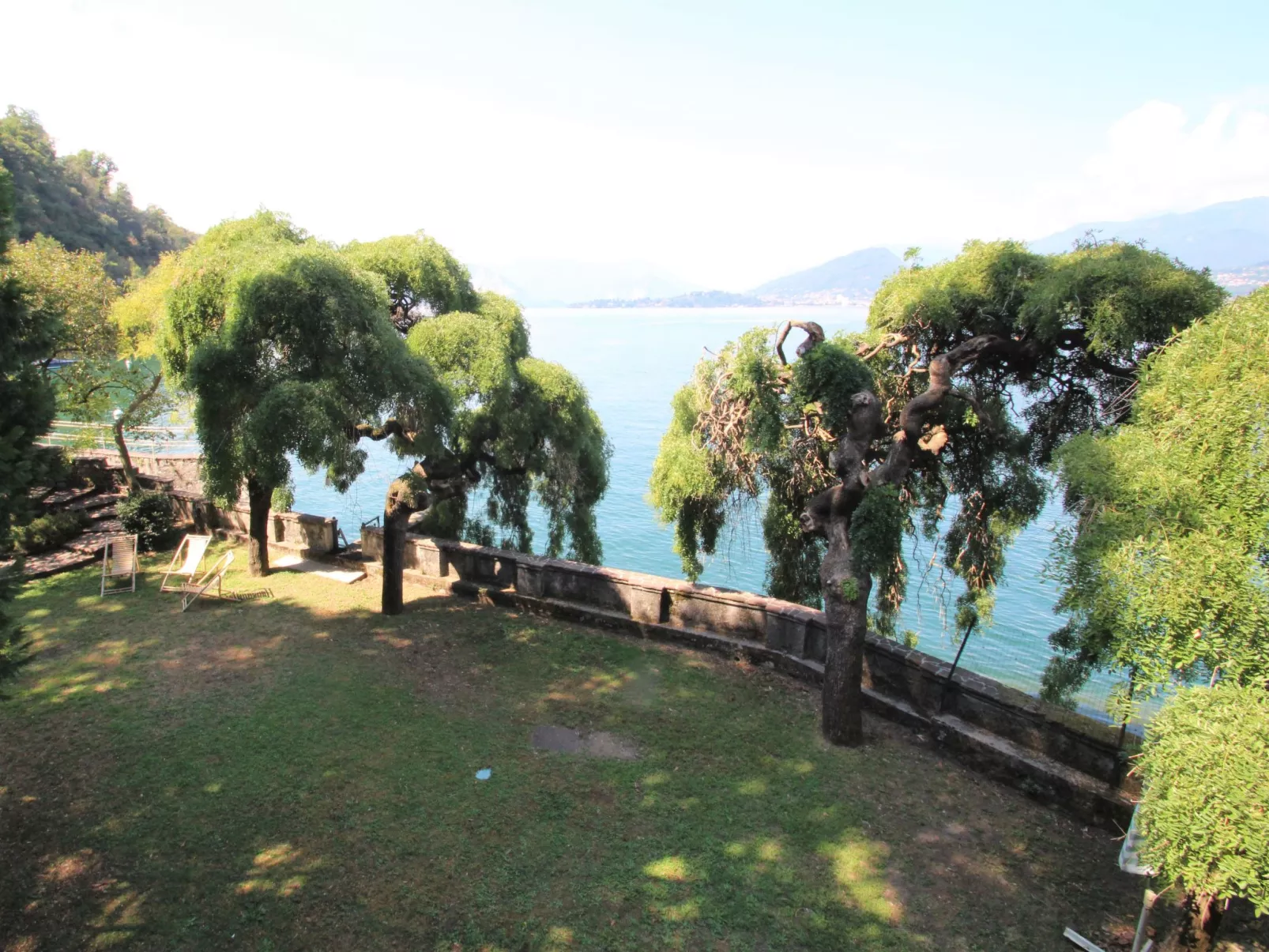 Sul Lago-Outside