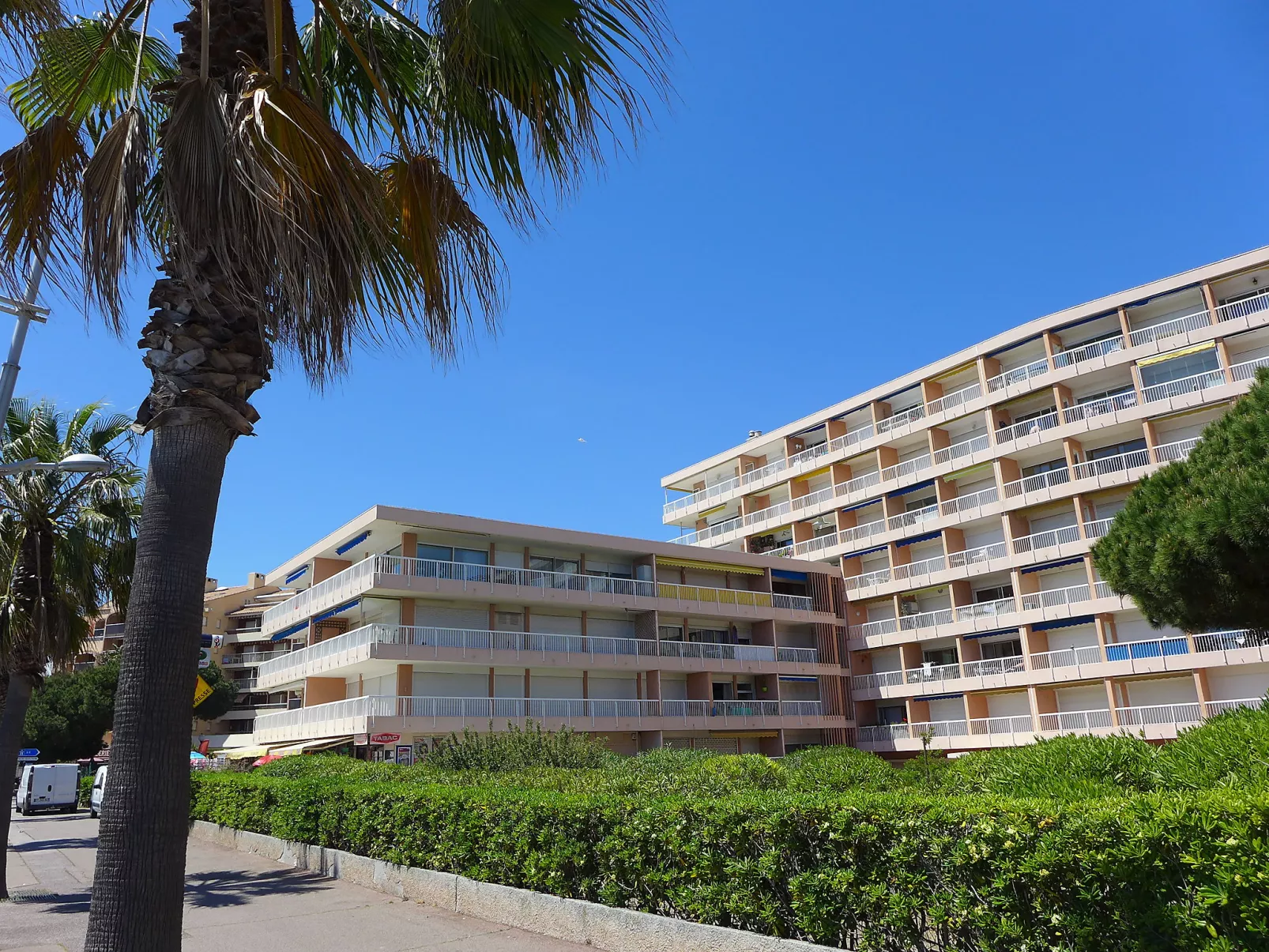 Le Méditerranée-Outside
