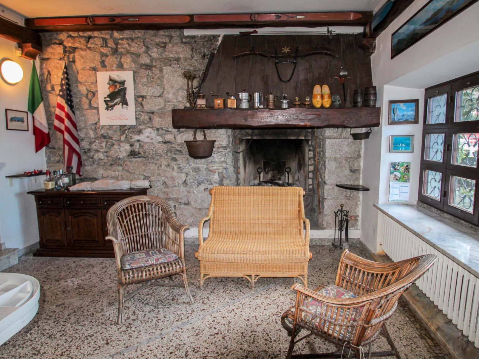 Sul Lago-Inside