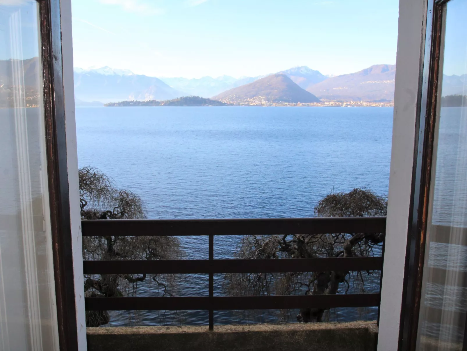 Sul Lago-Outside