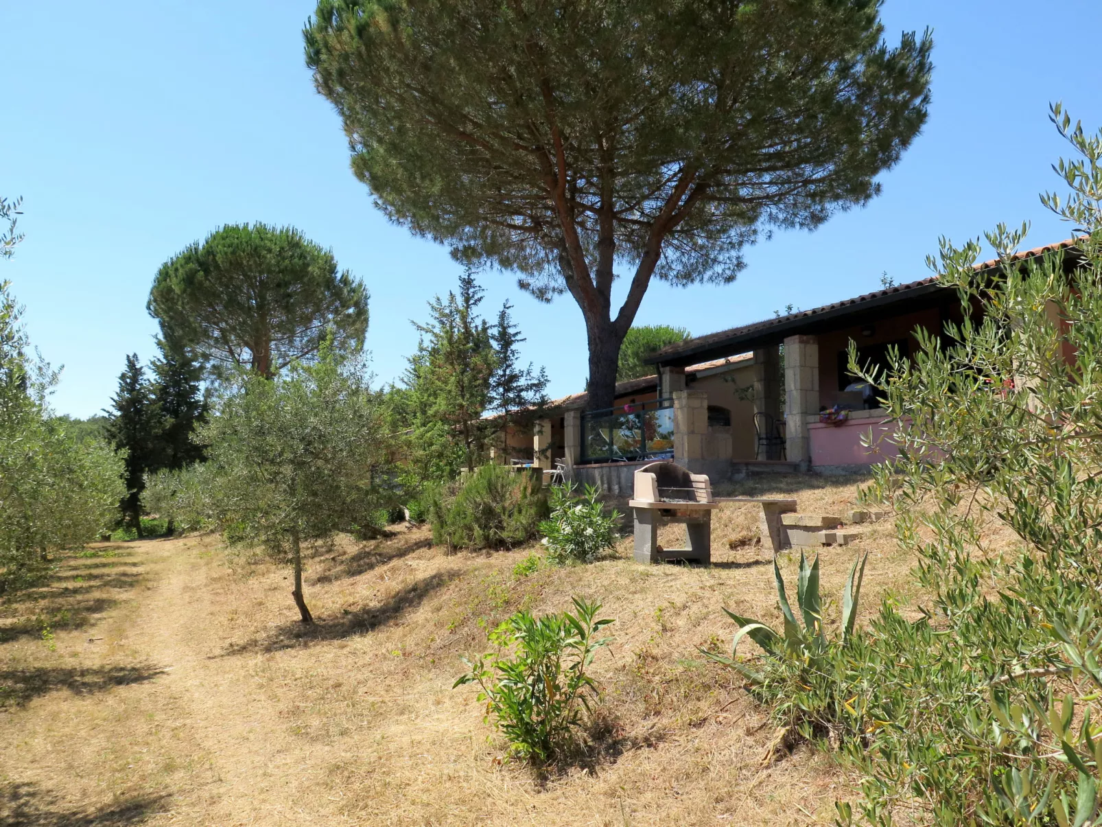 Il Borgo-Outside