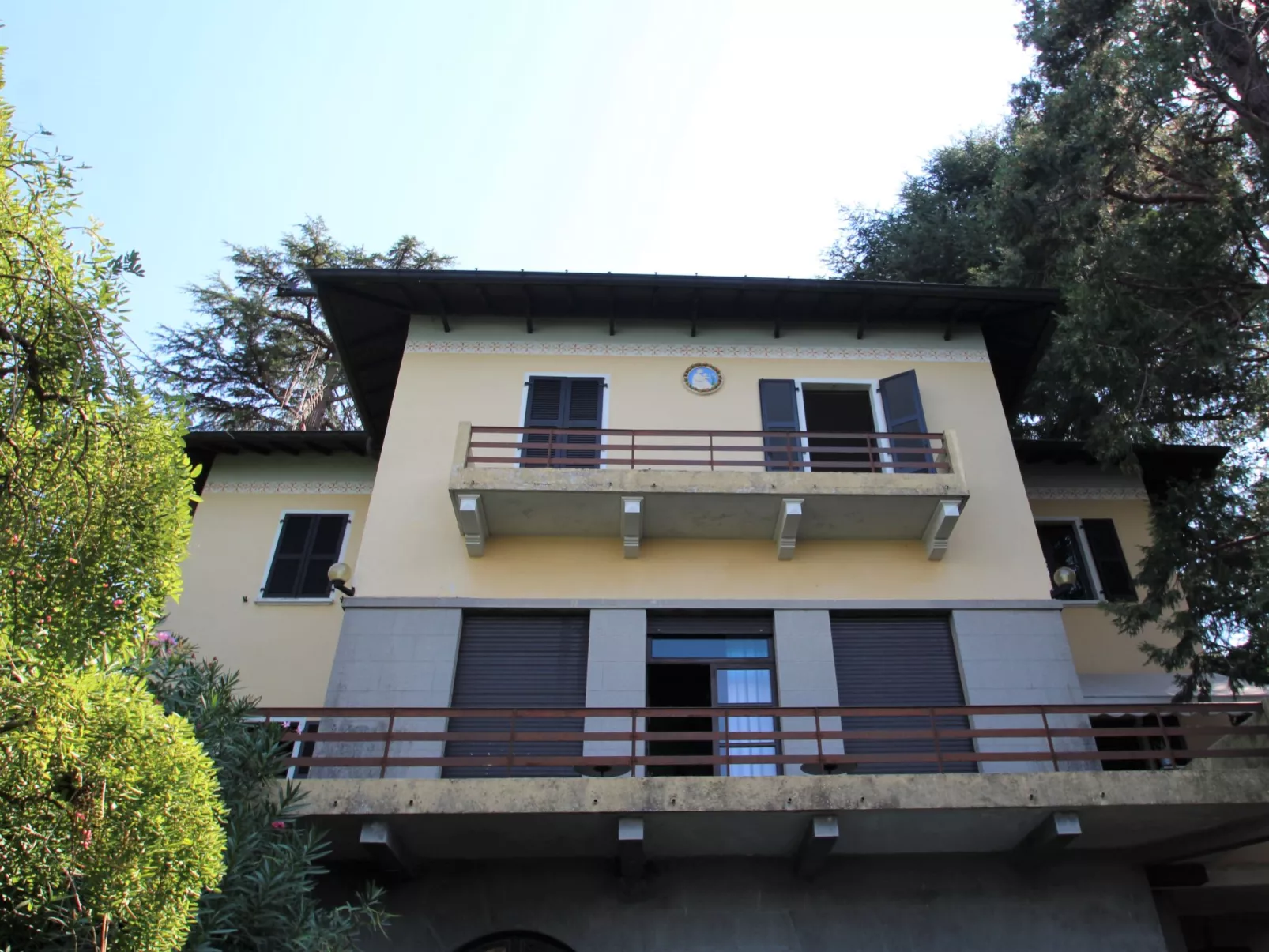 Sul Lago-Outside