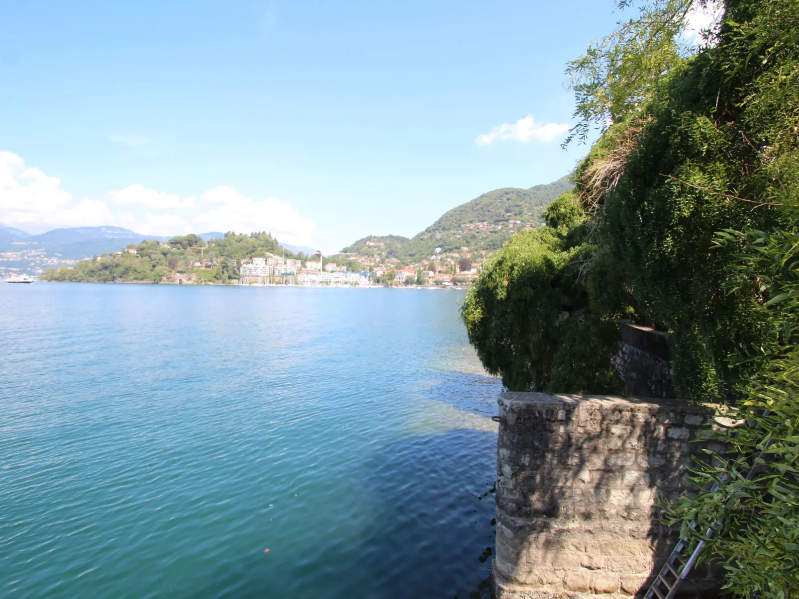 Sul Lago-Outside