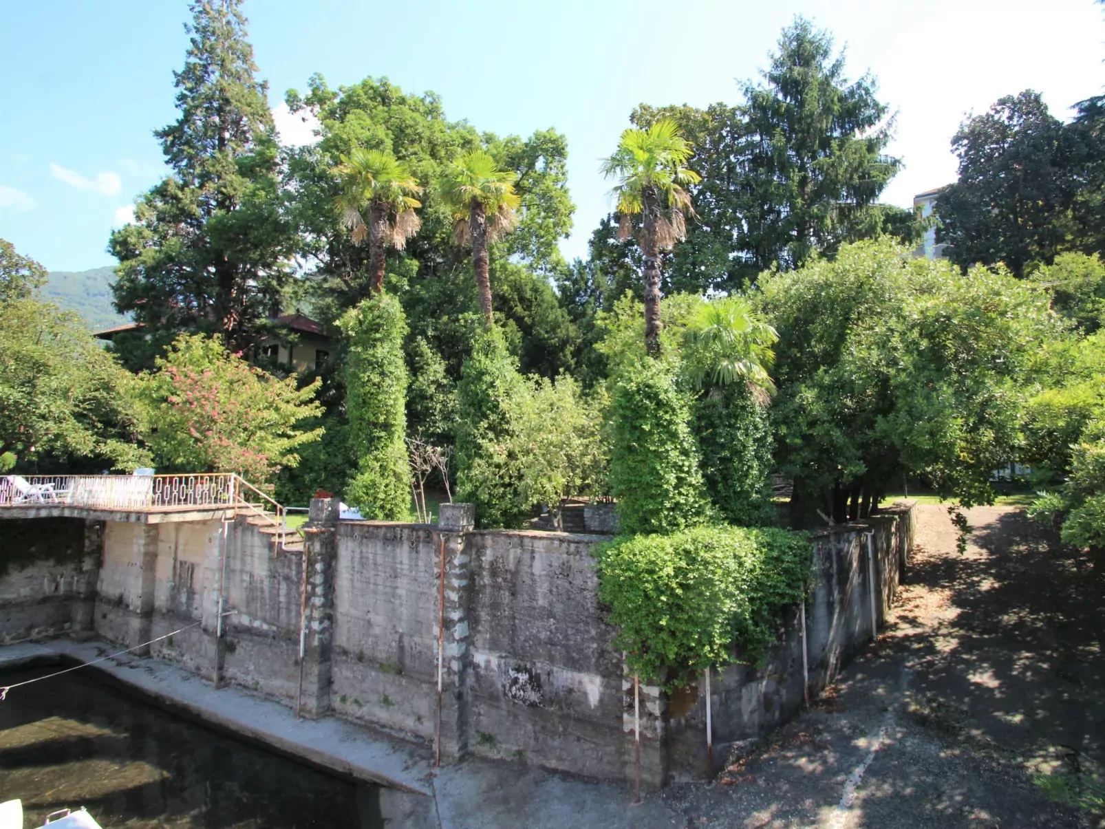 Sul Lago-Outside
