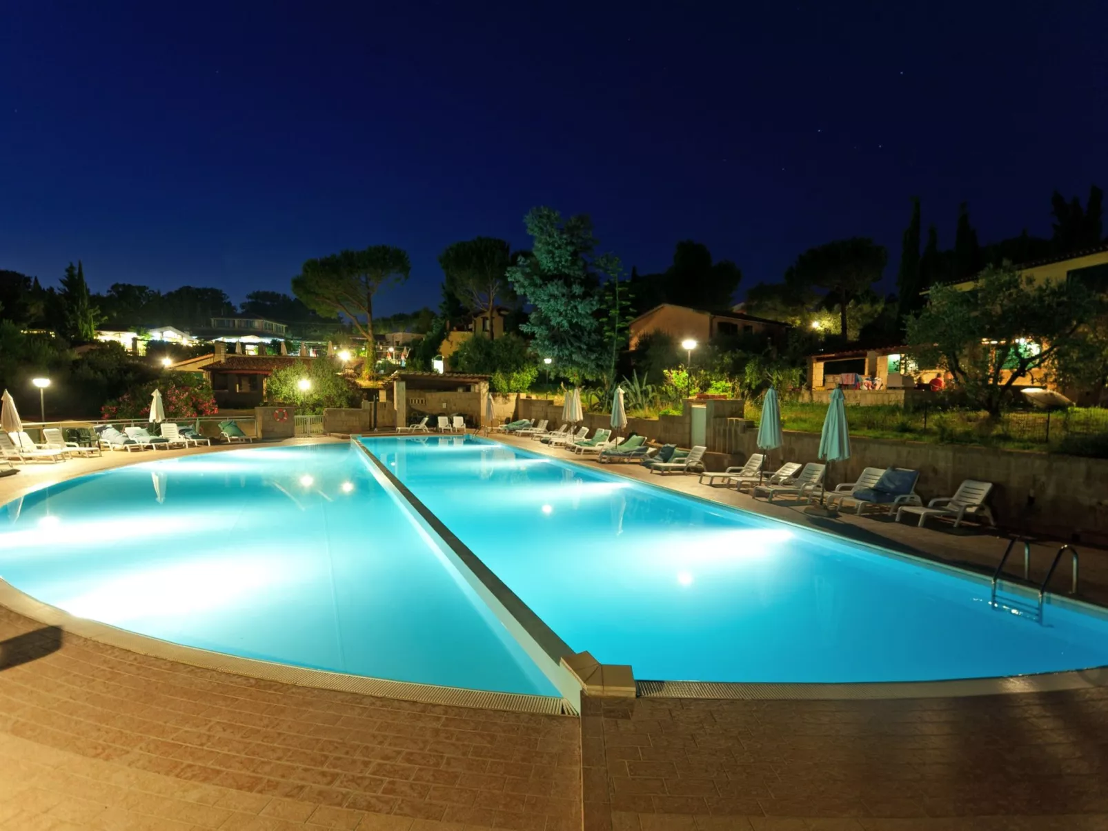 Il Borgo-Outside
