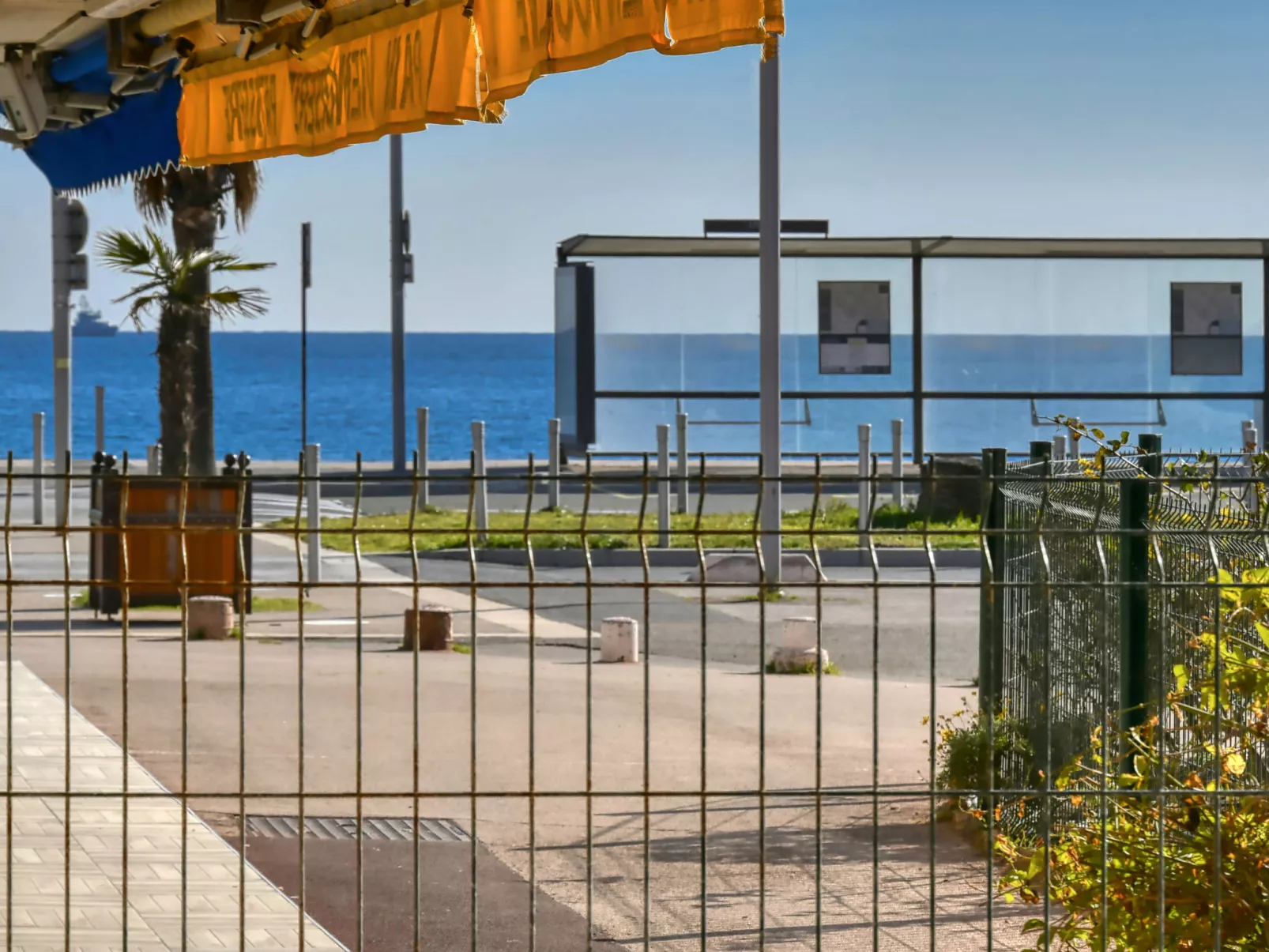 Le Méditerranée-Outside