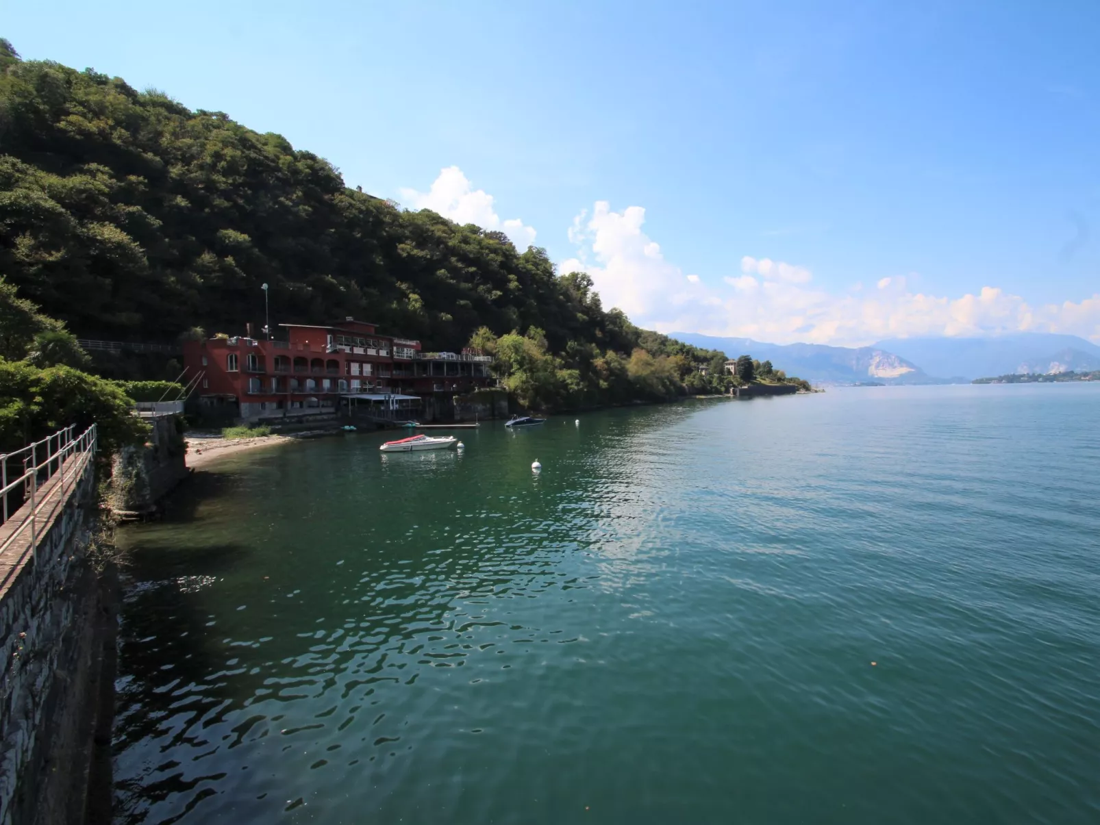 Sul Lago-Outside