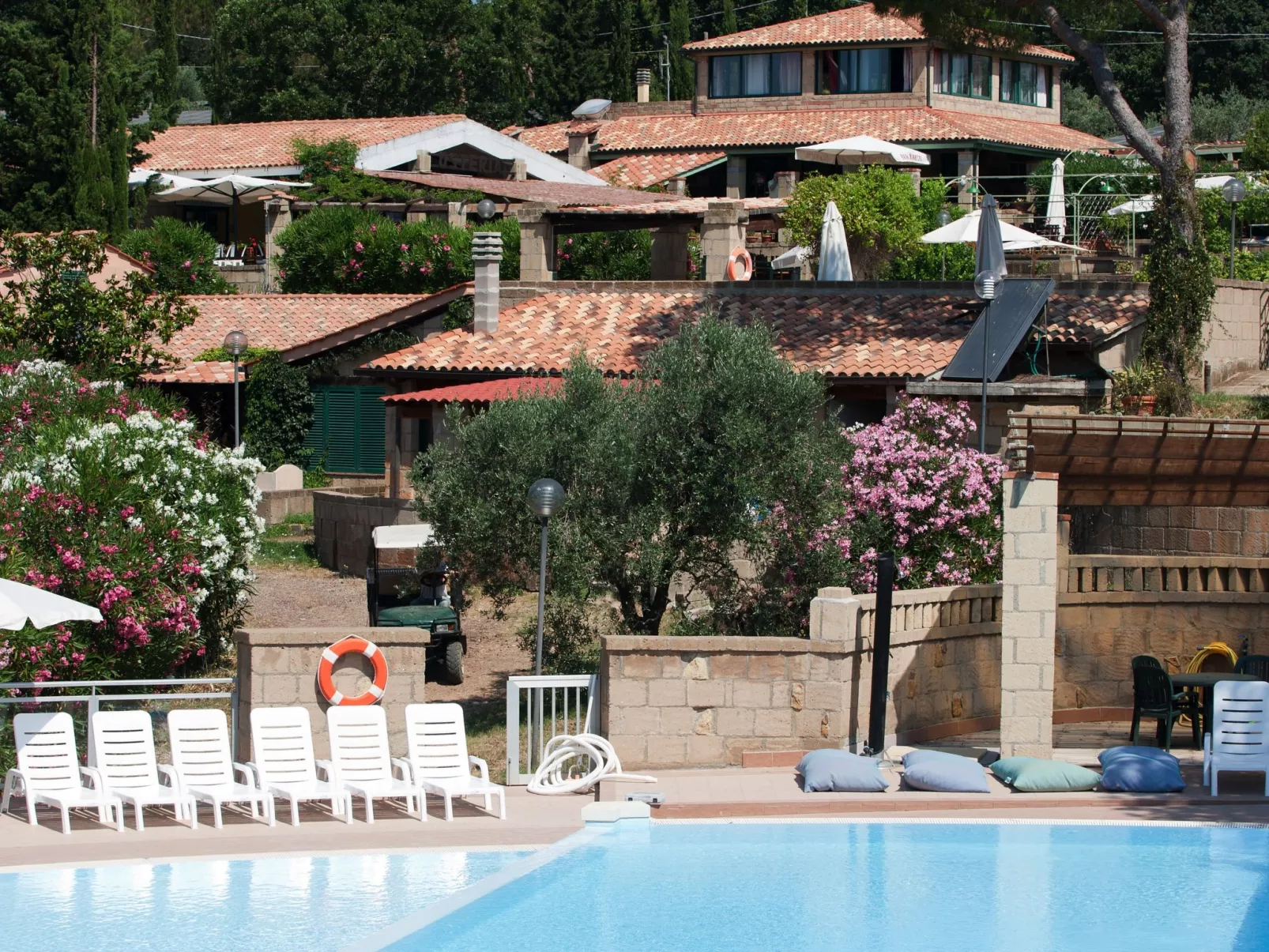 Il Borgo-Outside