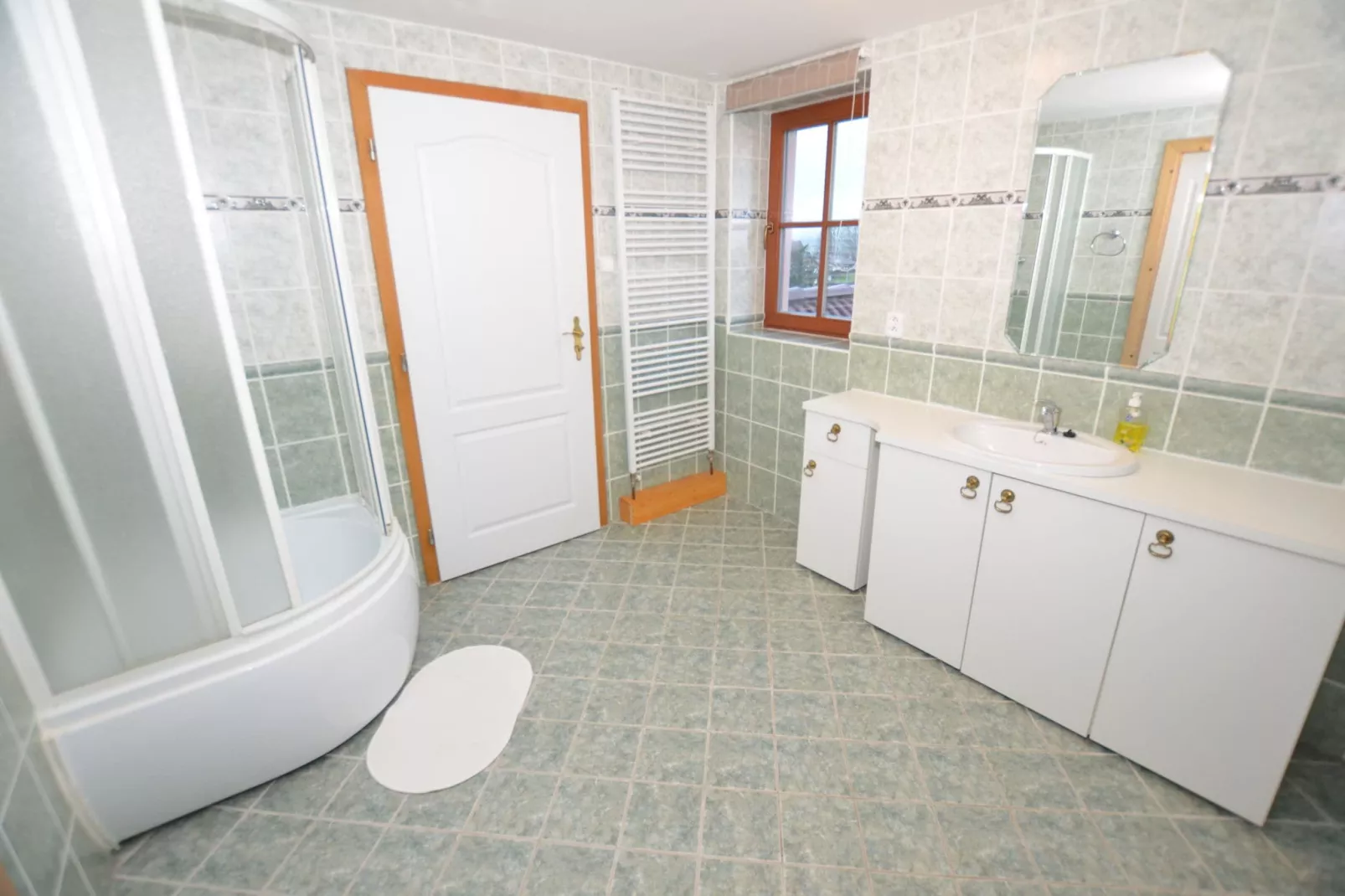 Irena-Bathroom