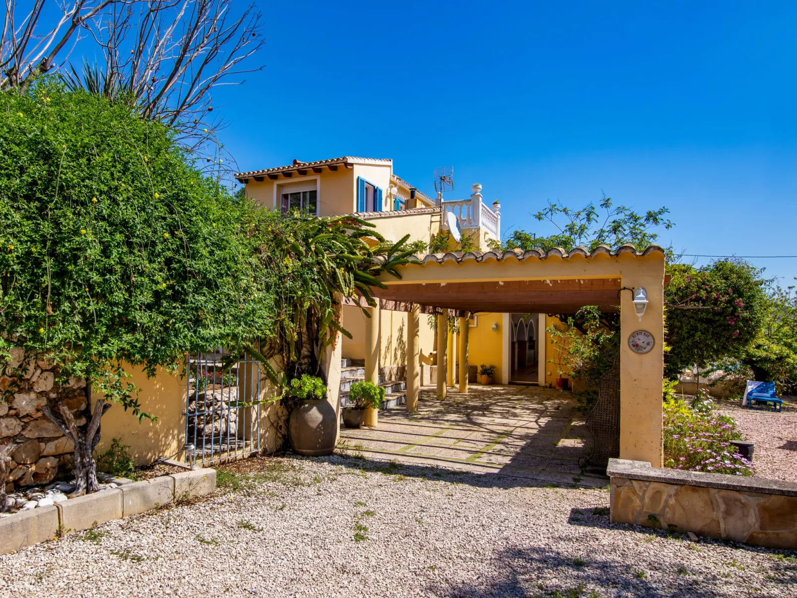 Villa Mandana-Outside