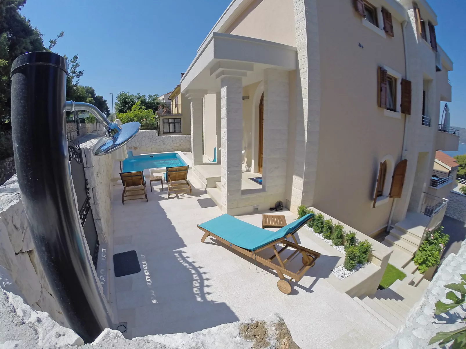 Villa Mustra-Outside