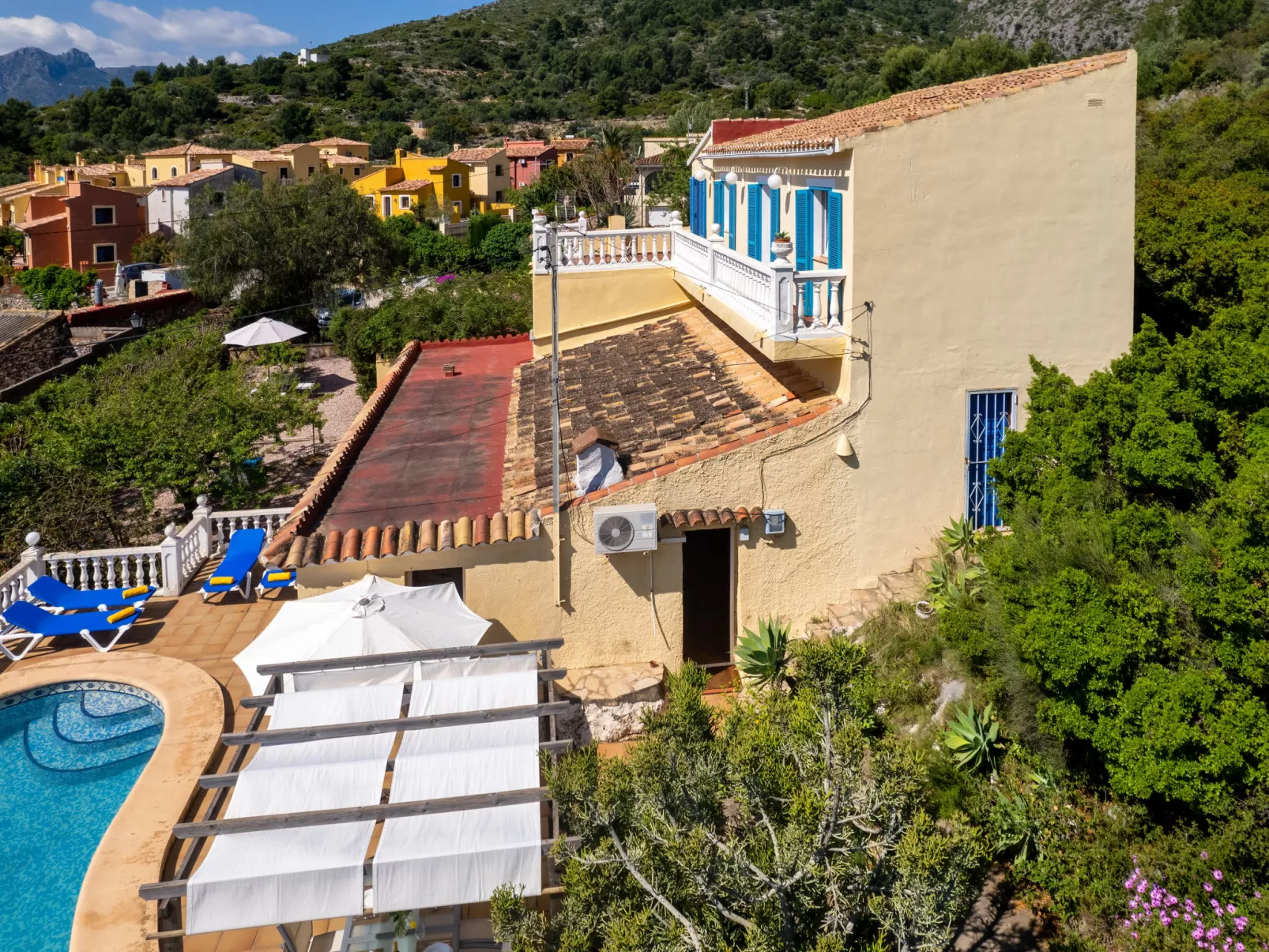 Villa Mandana-Outside