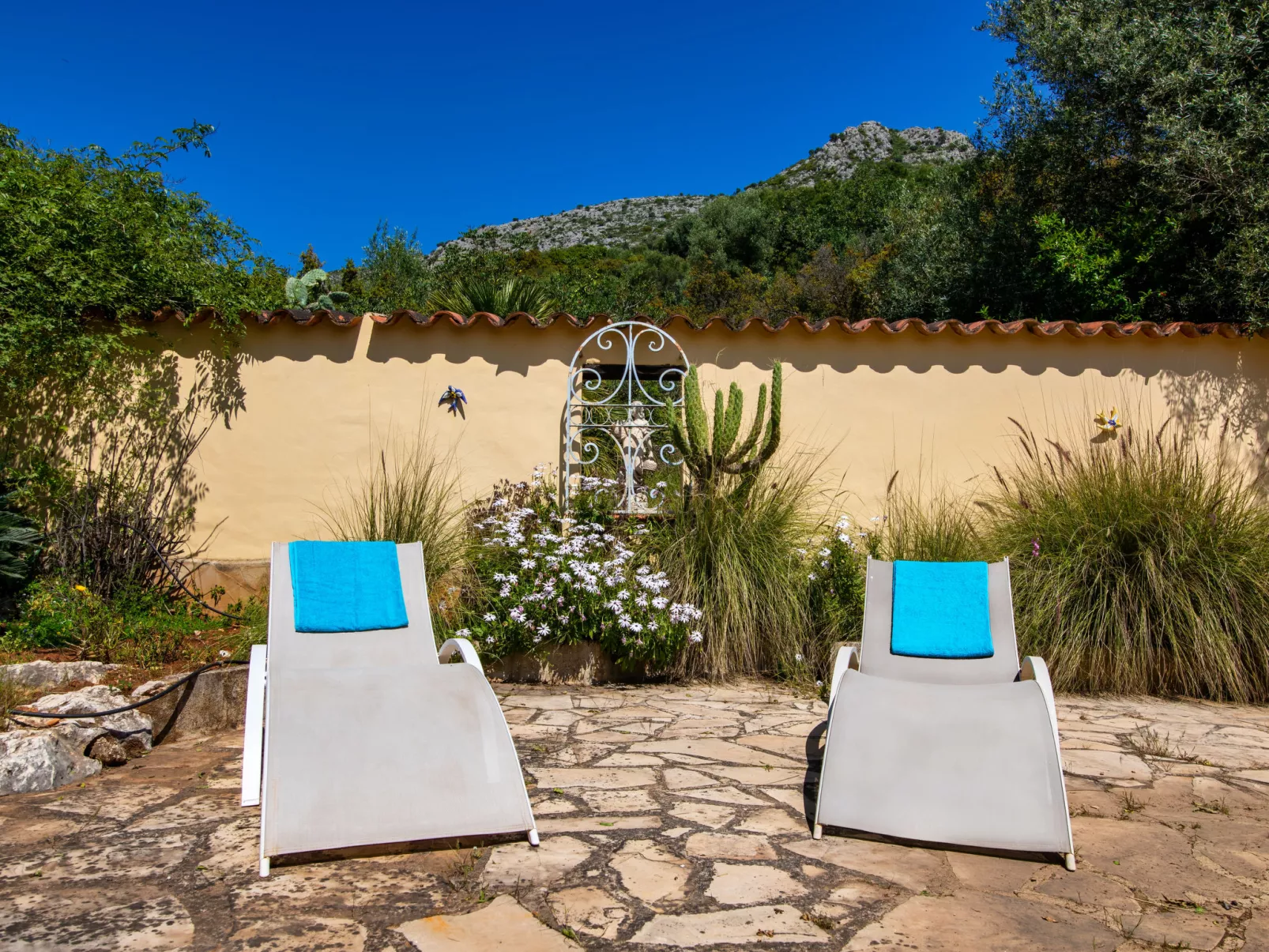 Villa Mandana-Outside