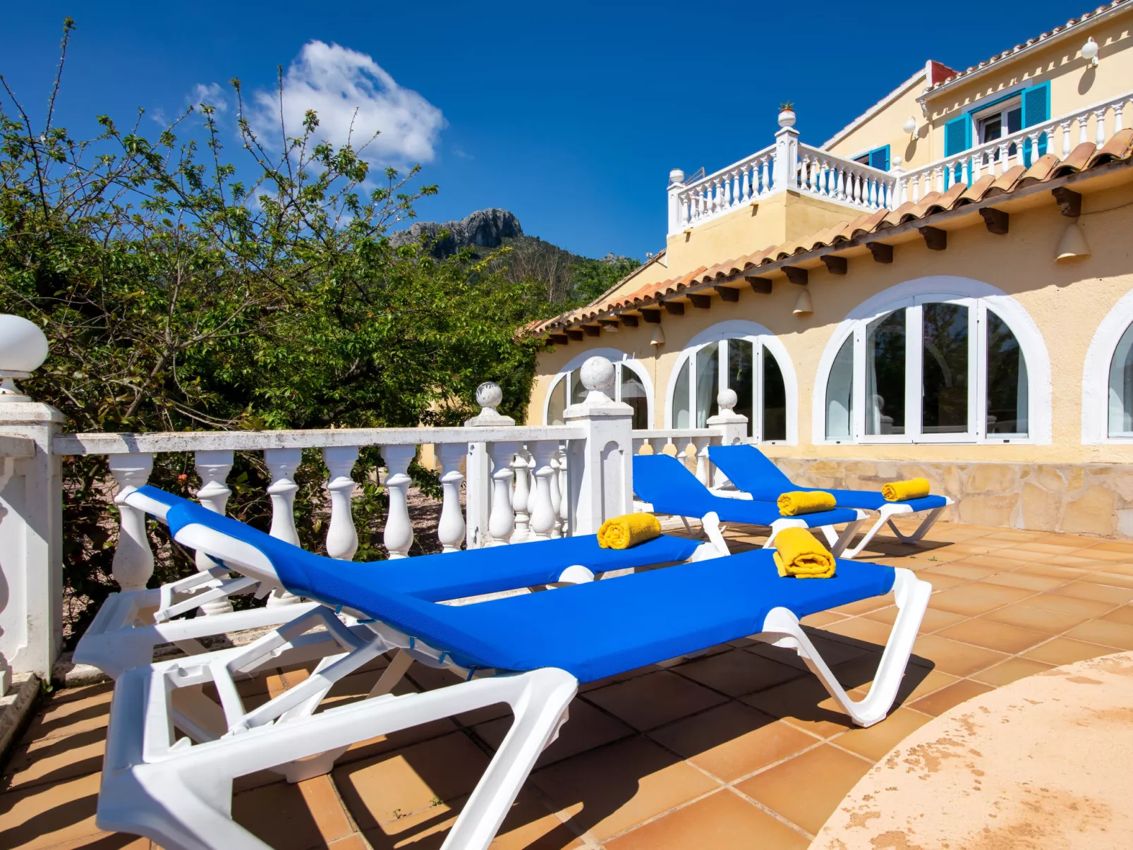 Villa Mandana-Outside
