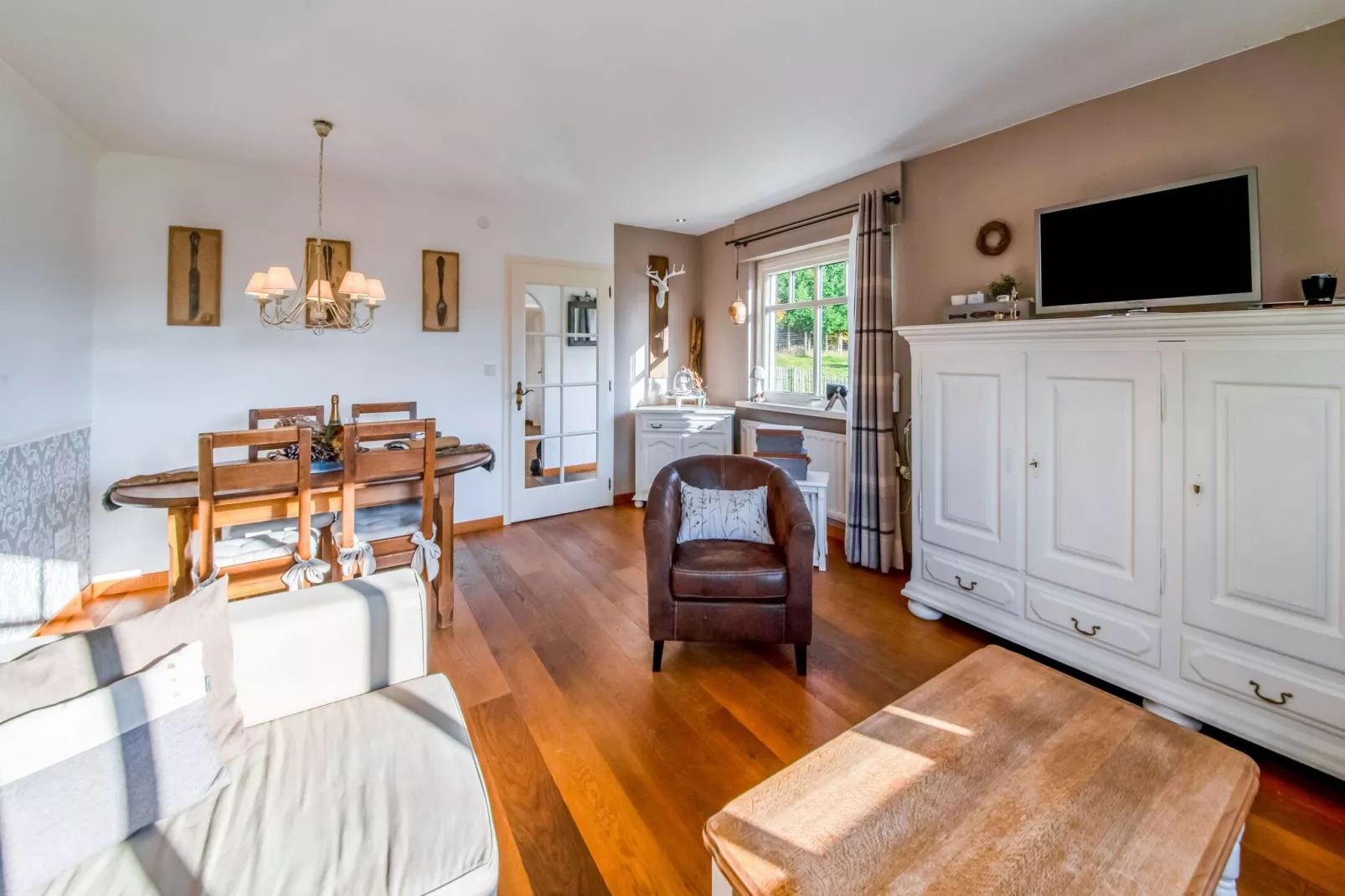 Cottage 89-Dining room