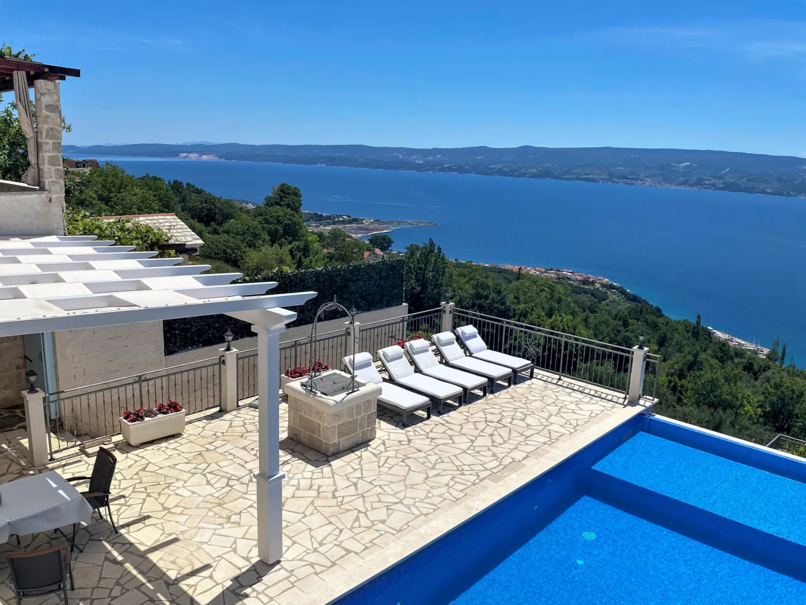 Villa Nareste-Outside