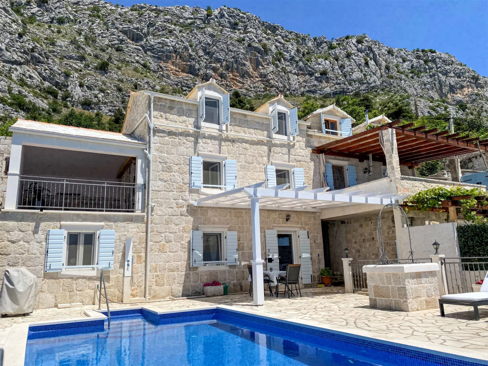 Villa Nareste-Outside