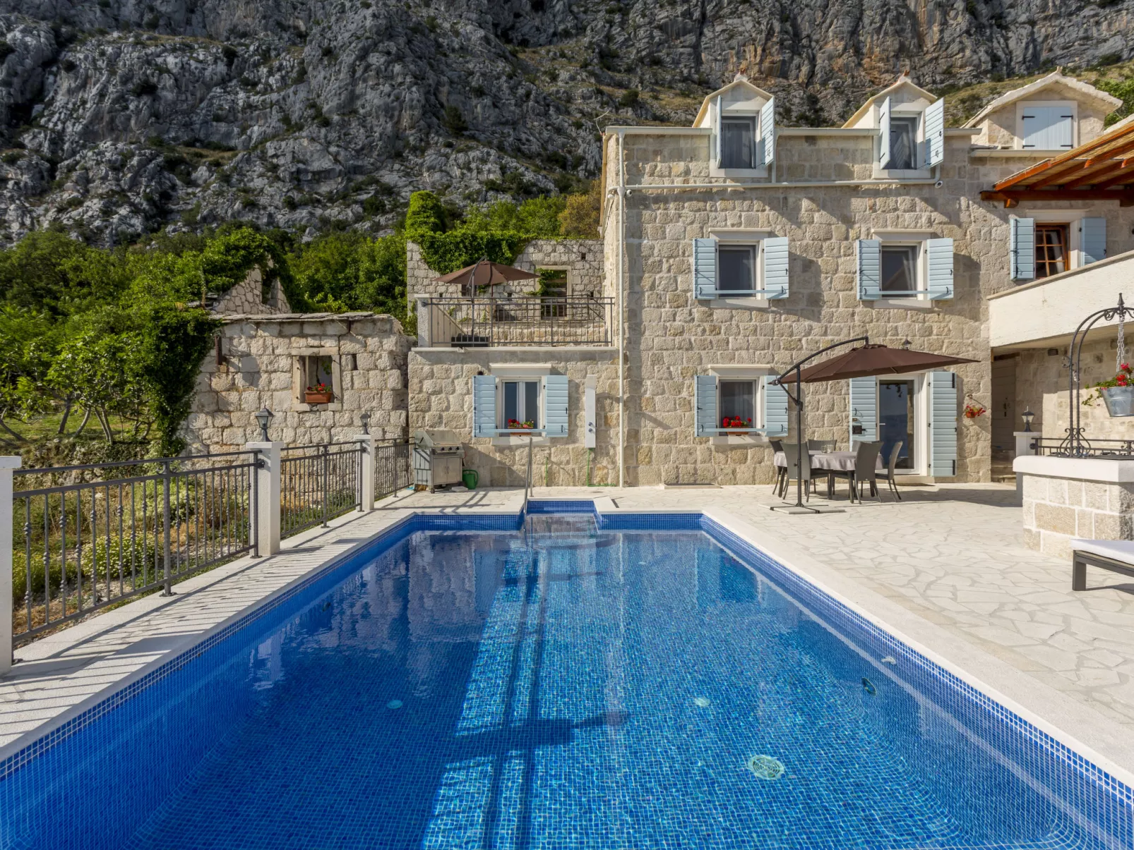Villa Nareste-Outside