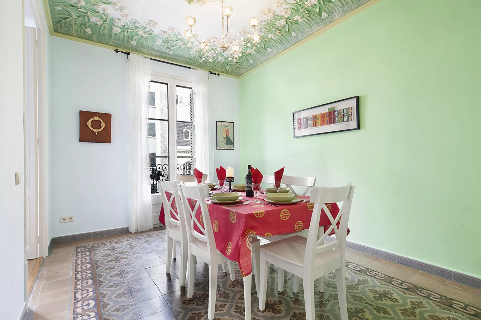 Rambla Paris Apartment-Dining room