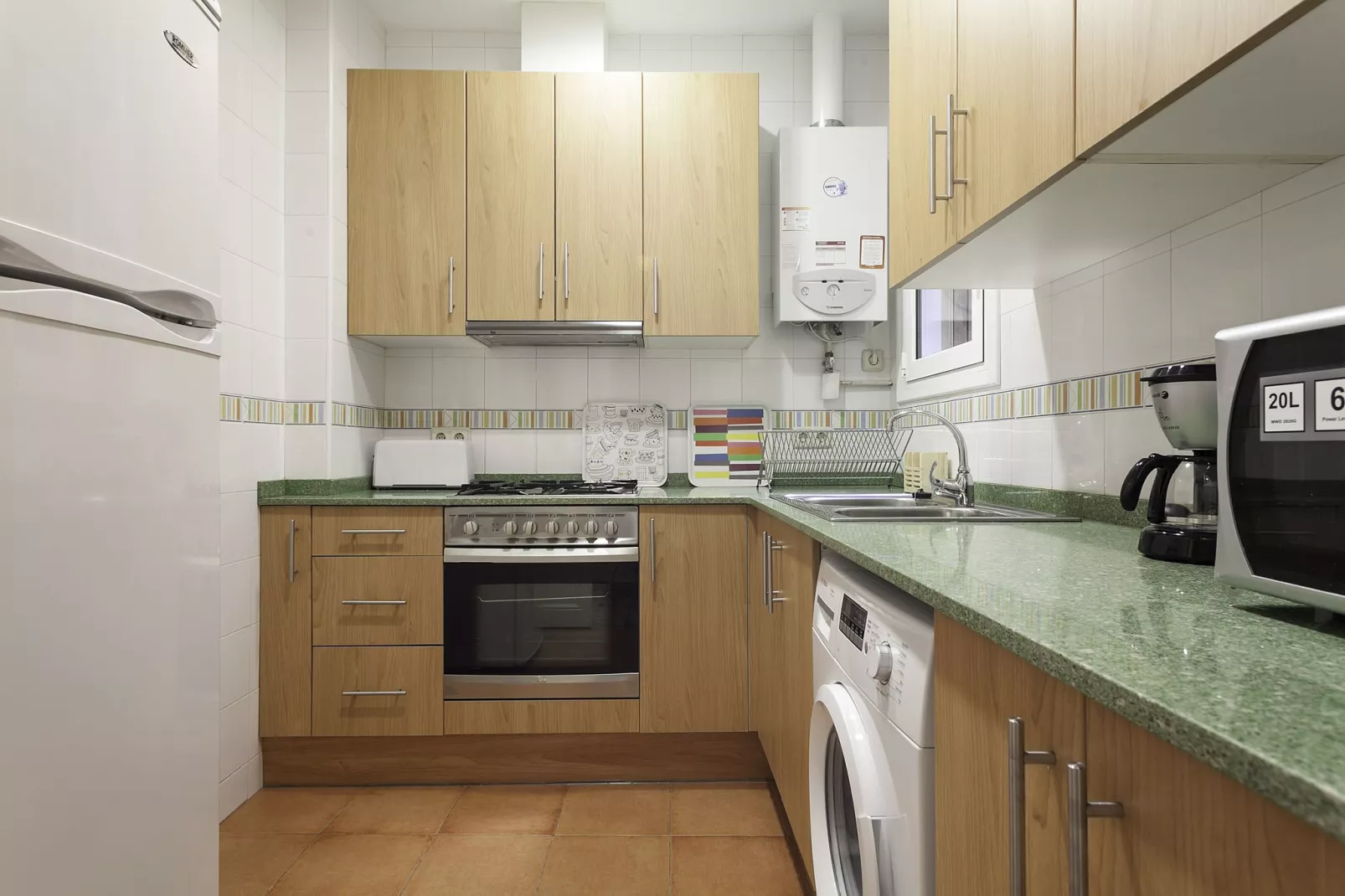 Rambla Paris Apartment-Kitchen