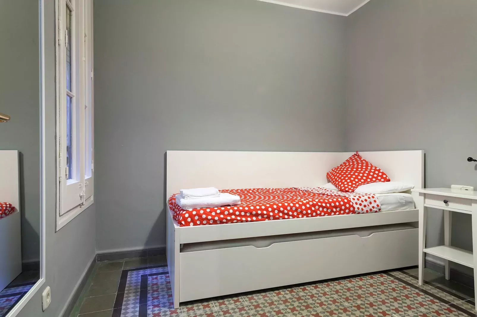 Rambla Paris Apartment-Bedroom