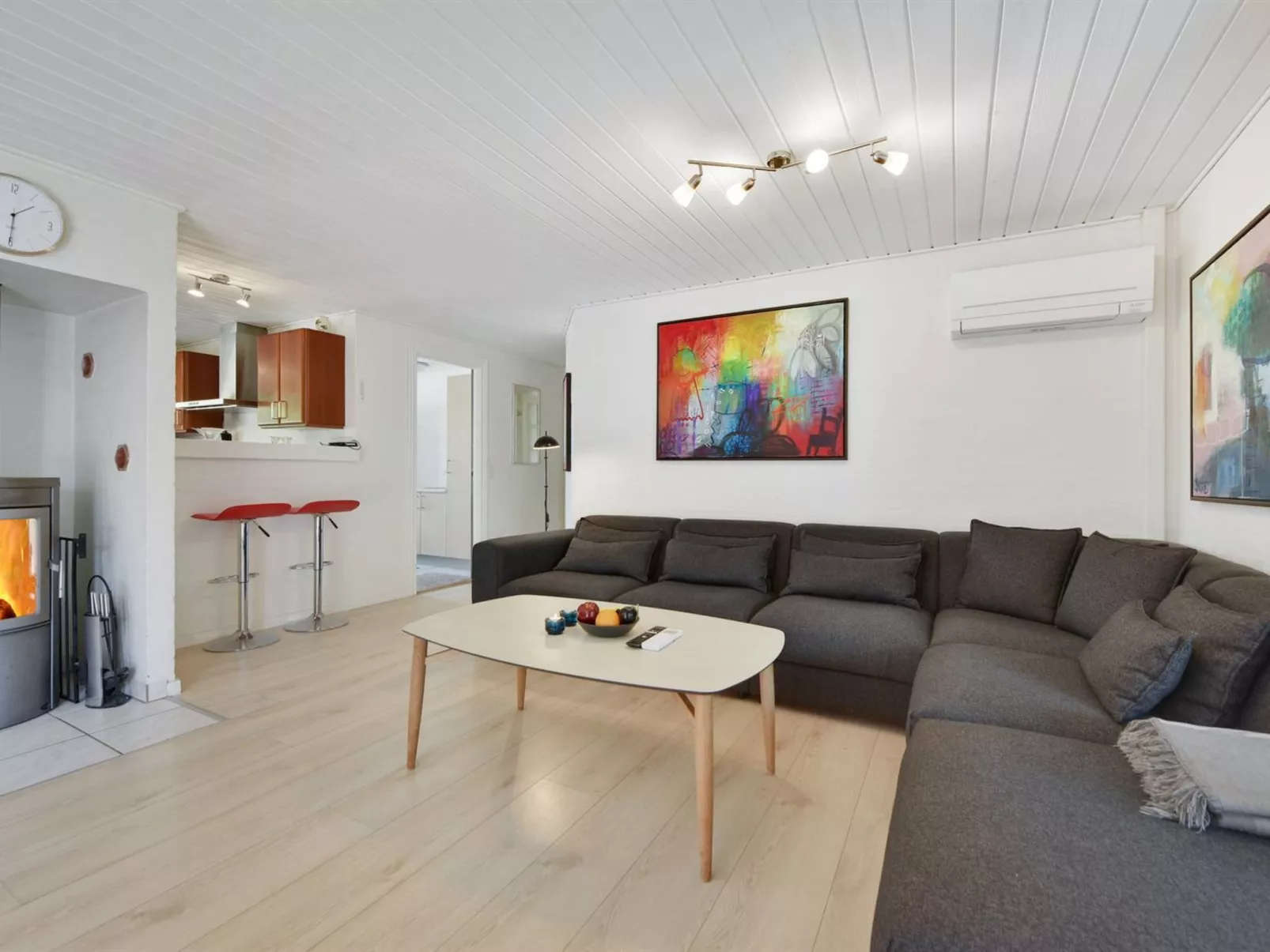 "Jorkin" - 1.8km from the sea-Inside