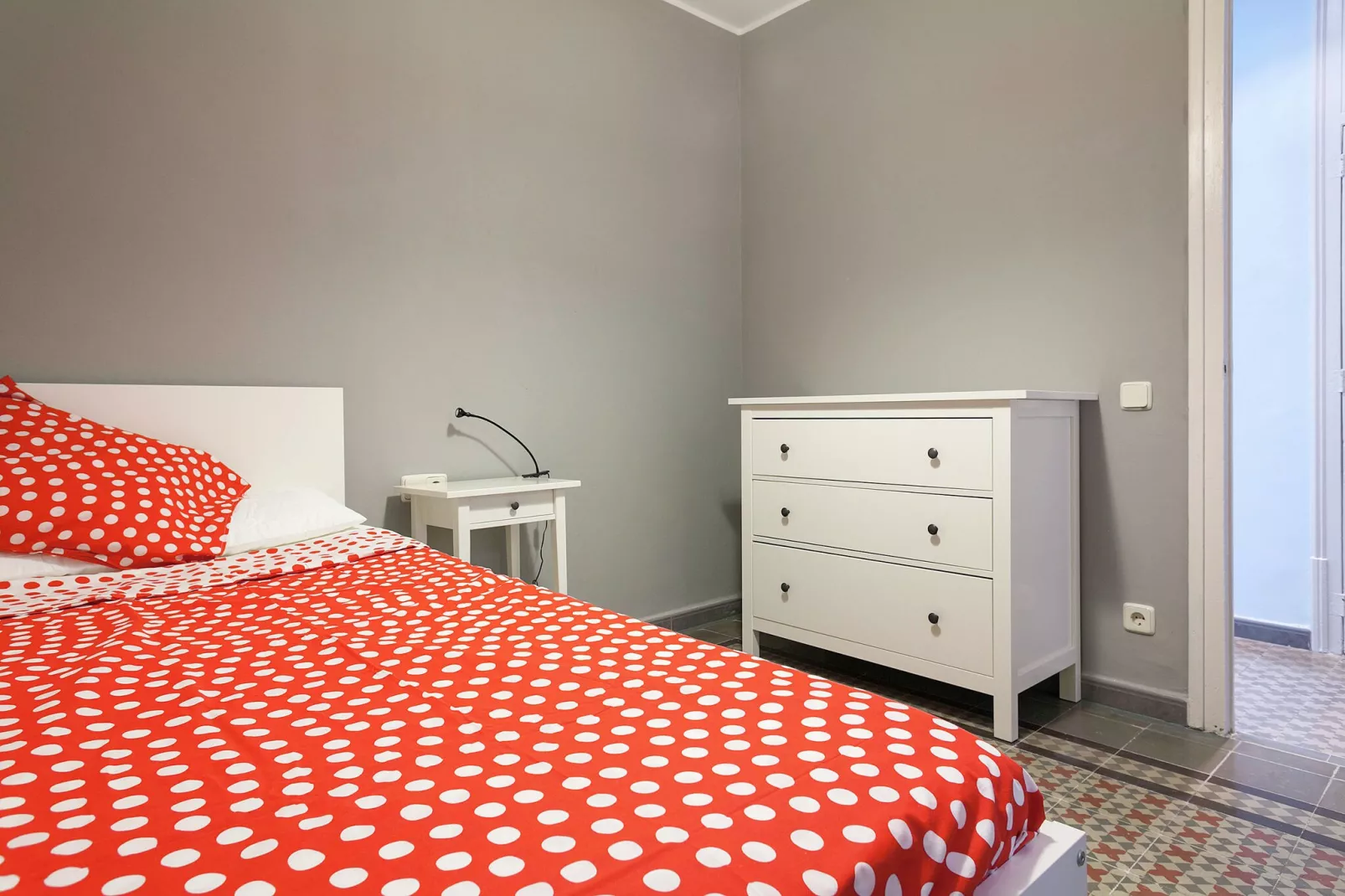 Rambla Paris Apartment-Bedroom