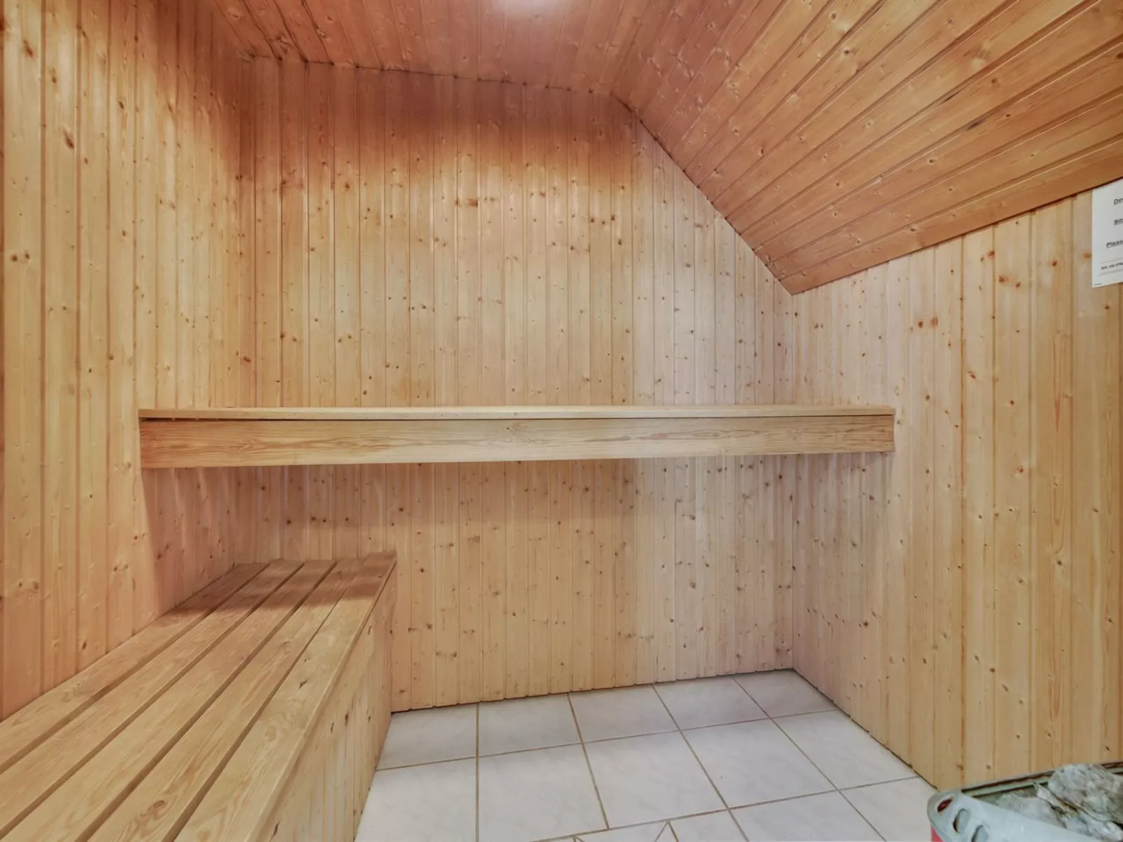 "Jorkin" - 1.8km from the sea-Inside