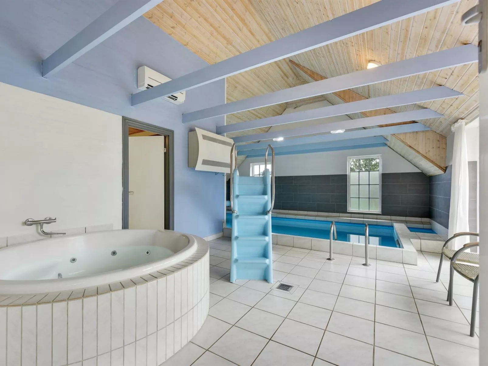 "Jorkin" - 1.8km from the sea-Inside