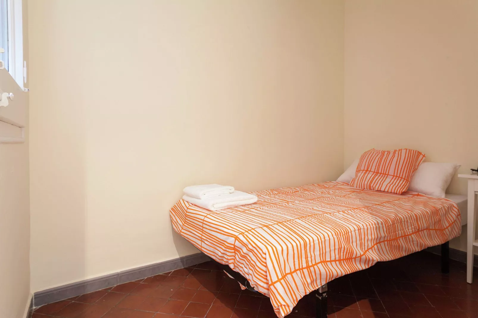 Rambla Paris Apartment-Bedroom