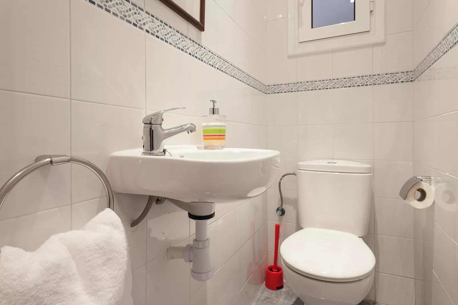 Rambla Paris Apartment-Bathroom