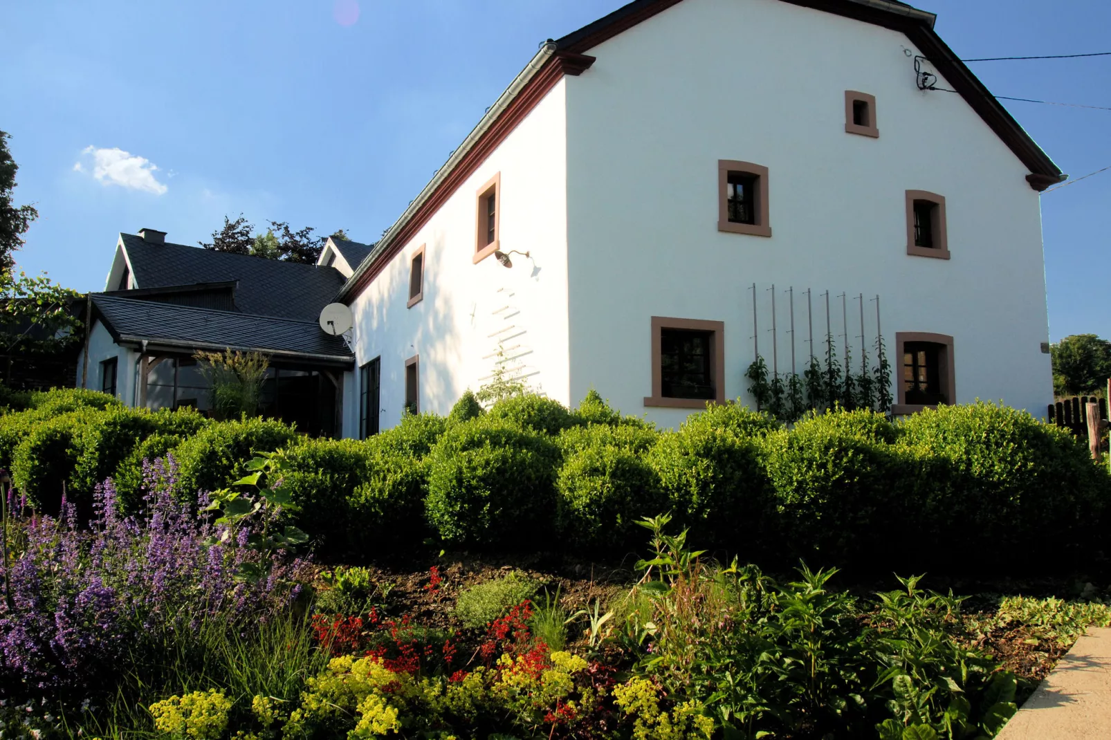 Gastehaus-Exterior summer
