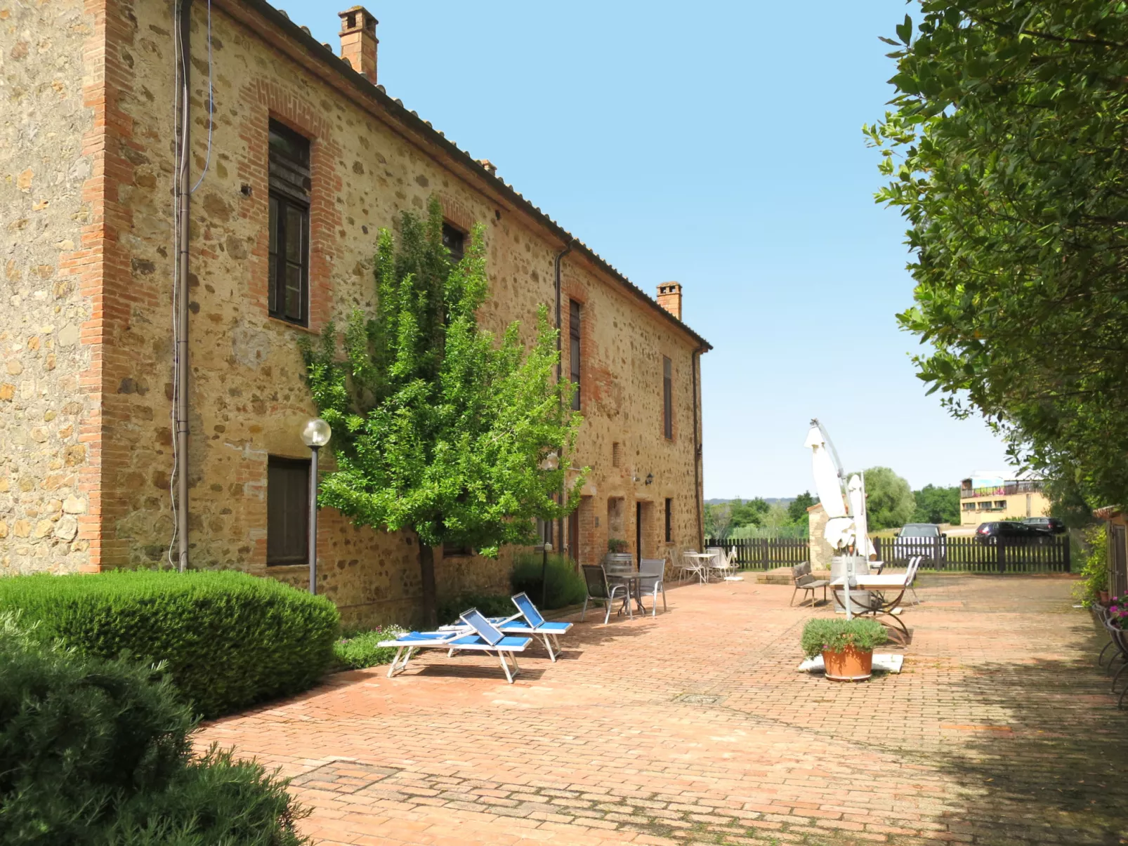 Violapo al Castello-Outside