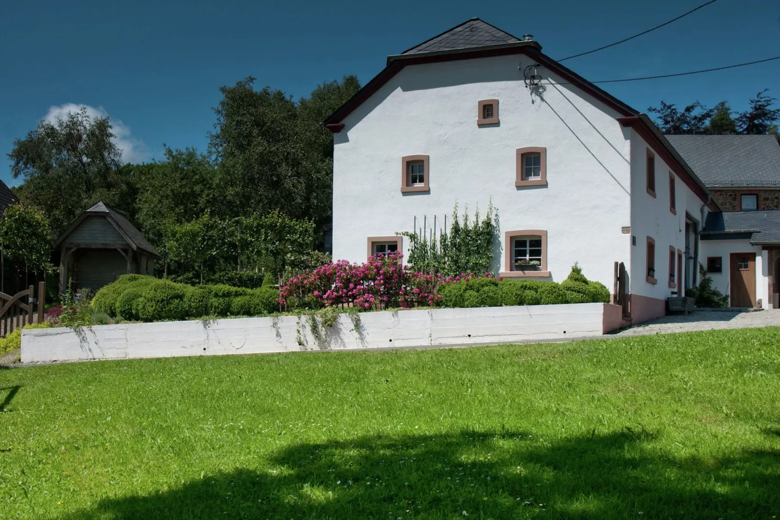 Gastehaus-Exterior summer