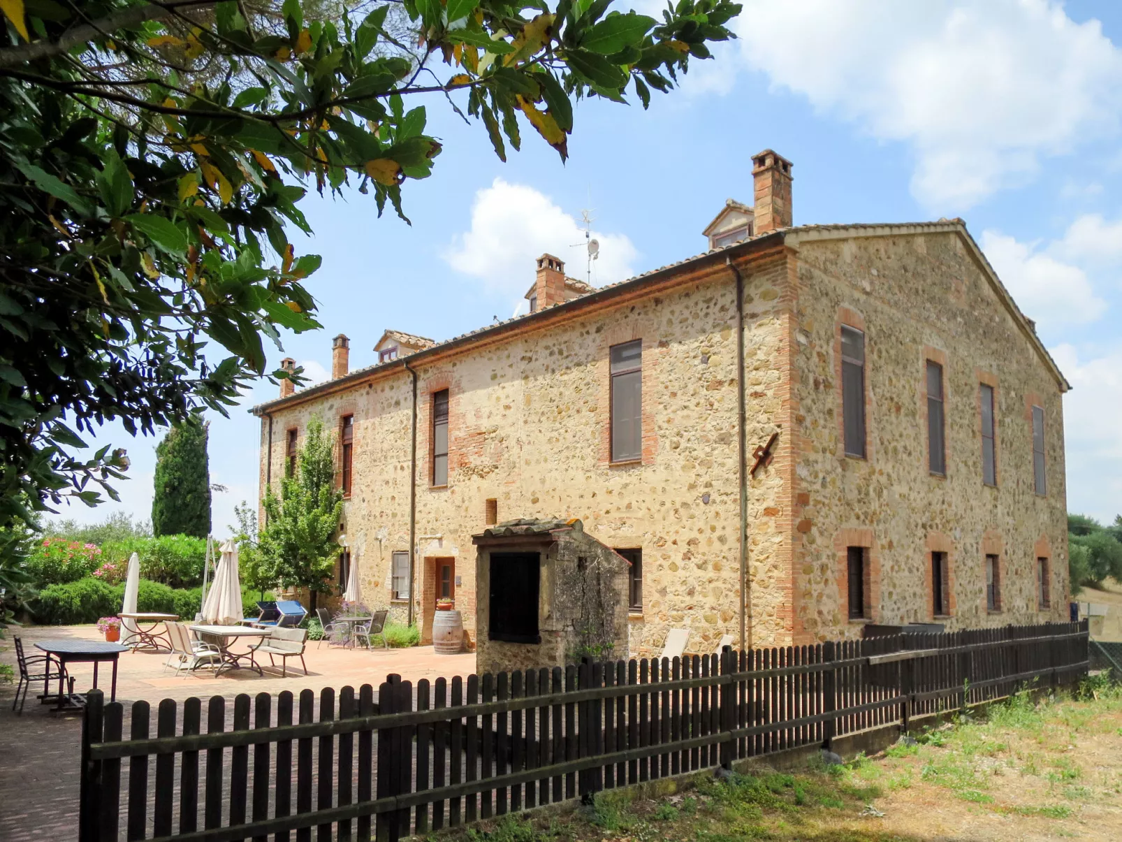 Violapo al Castello-Outside