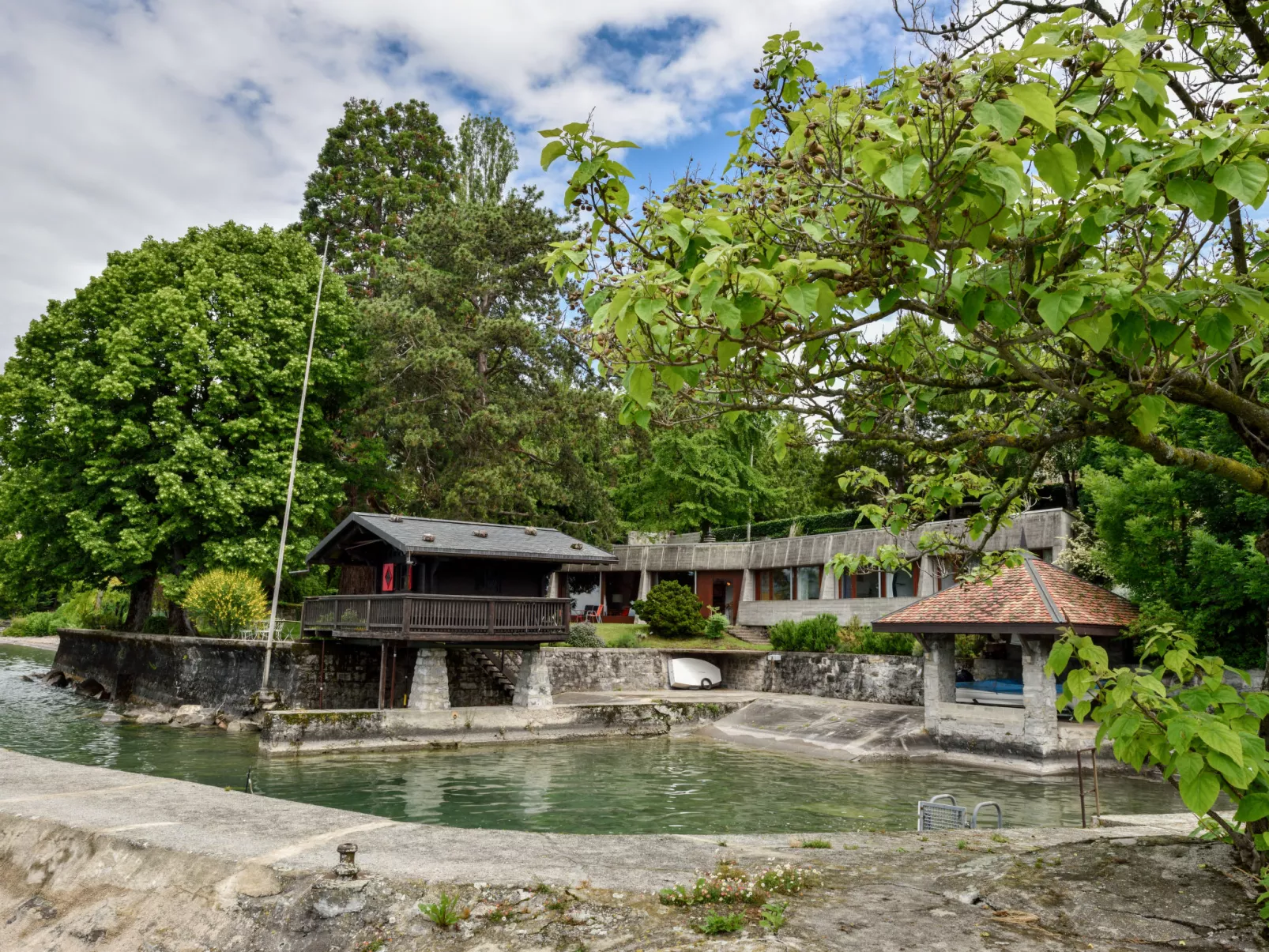Duck House-Outside