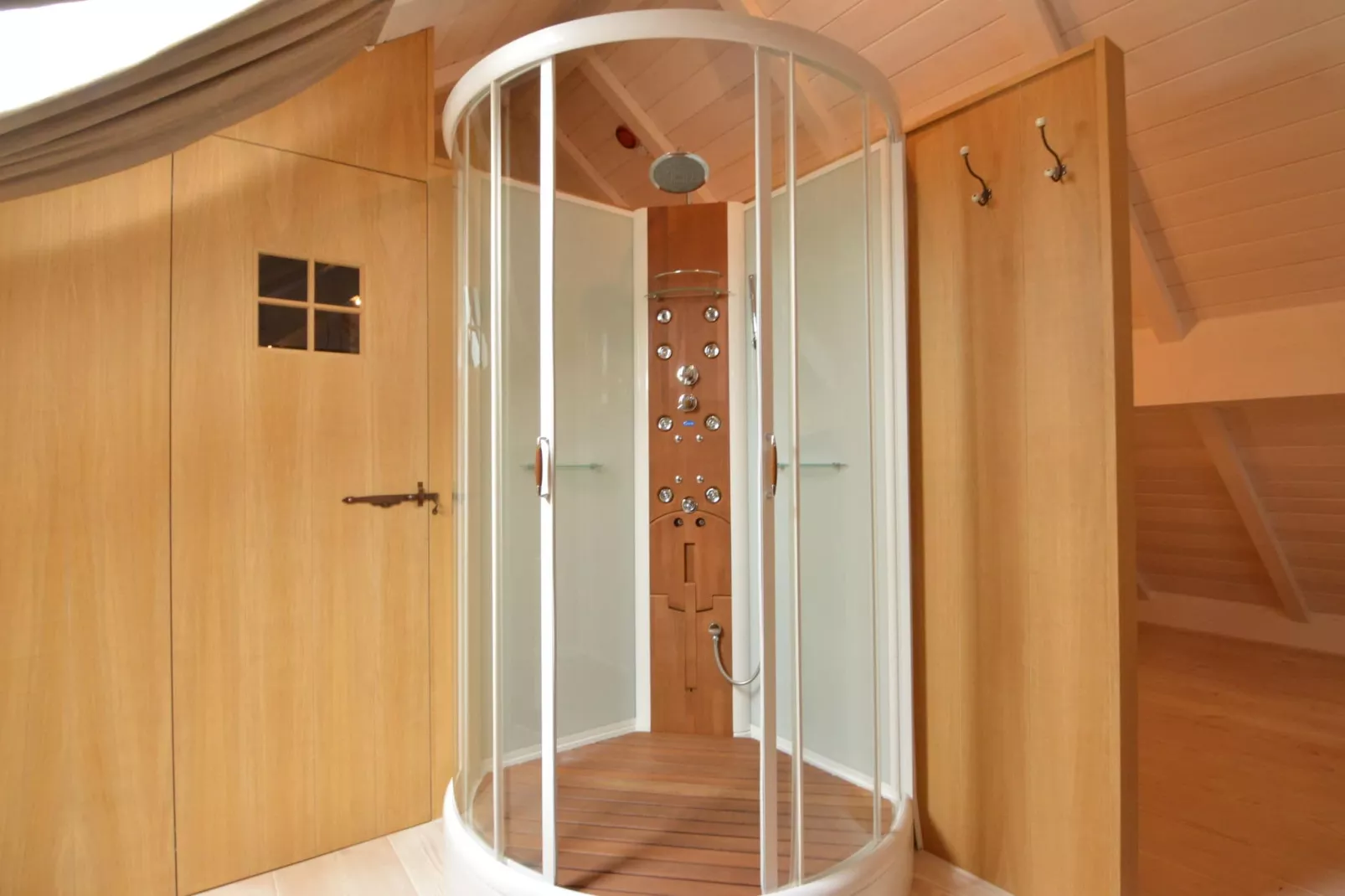 Gastehaus-Bathroom