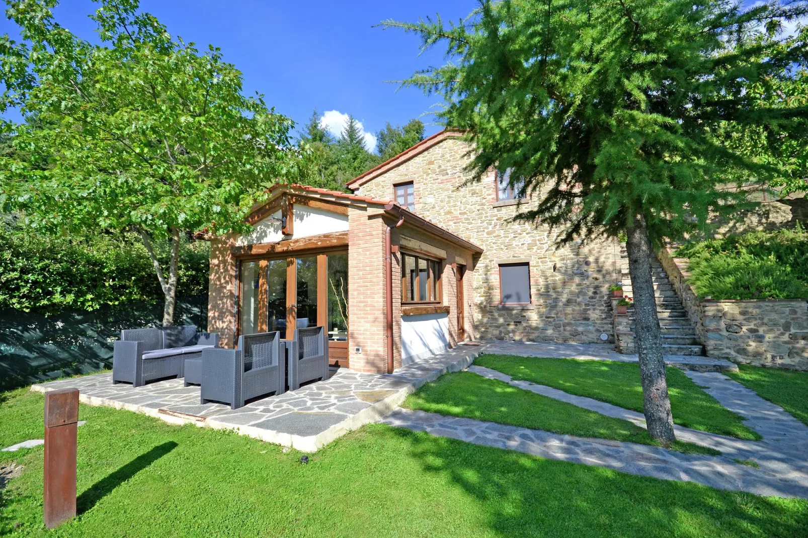 Villa Ginestra-Exterior summer