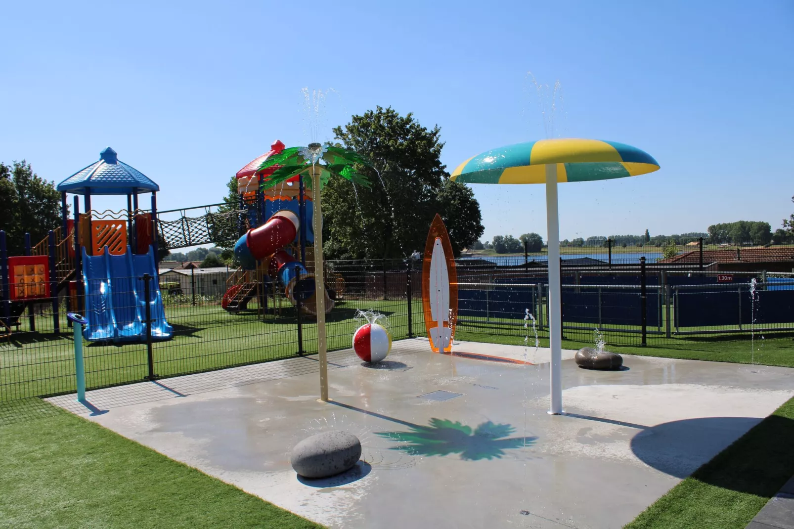 Recreatiepark Rhederlaagse Meren 4-Park facilities