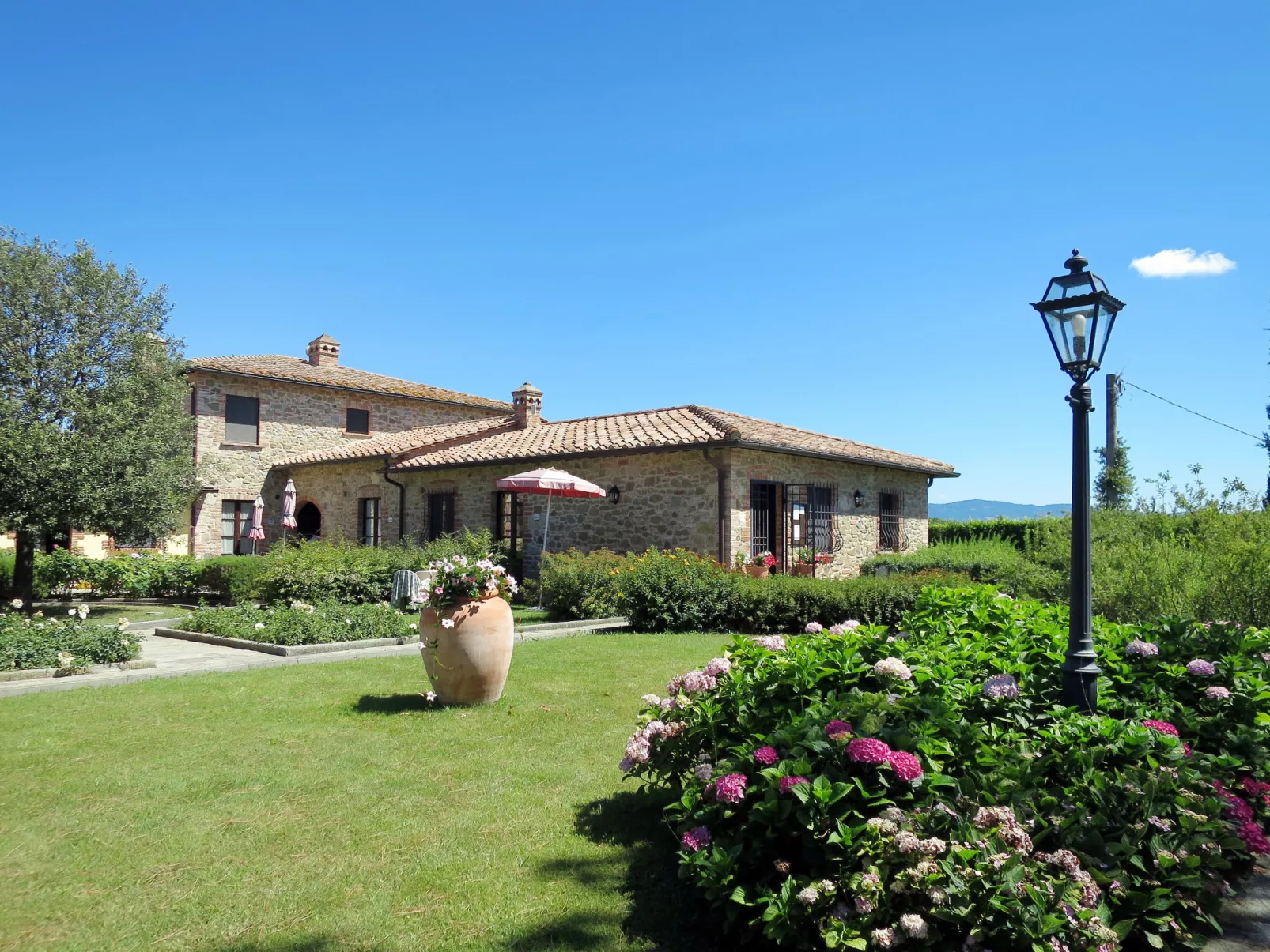 Principe del Trasimeno-Outside