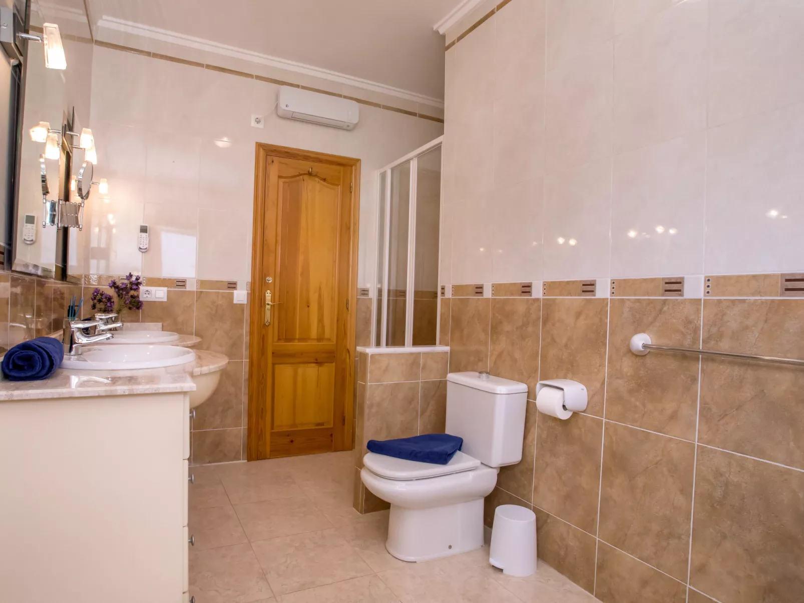 Villa Lantana-Inside