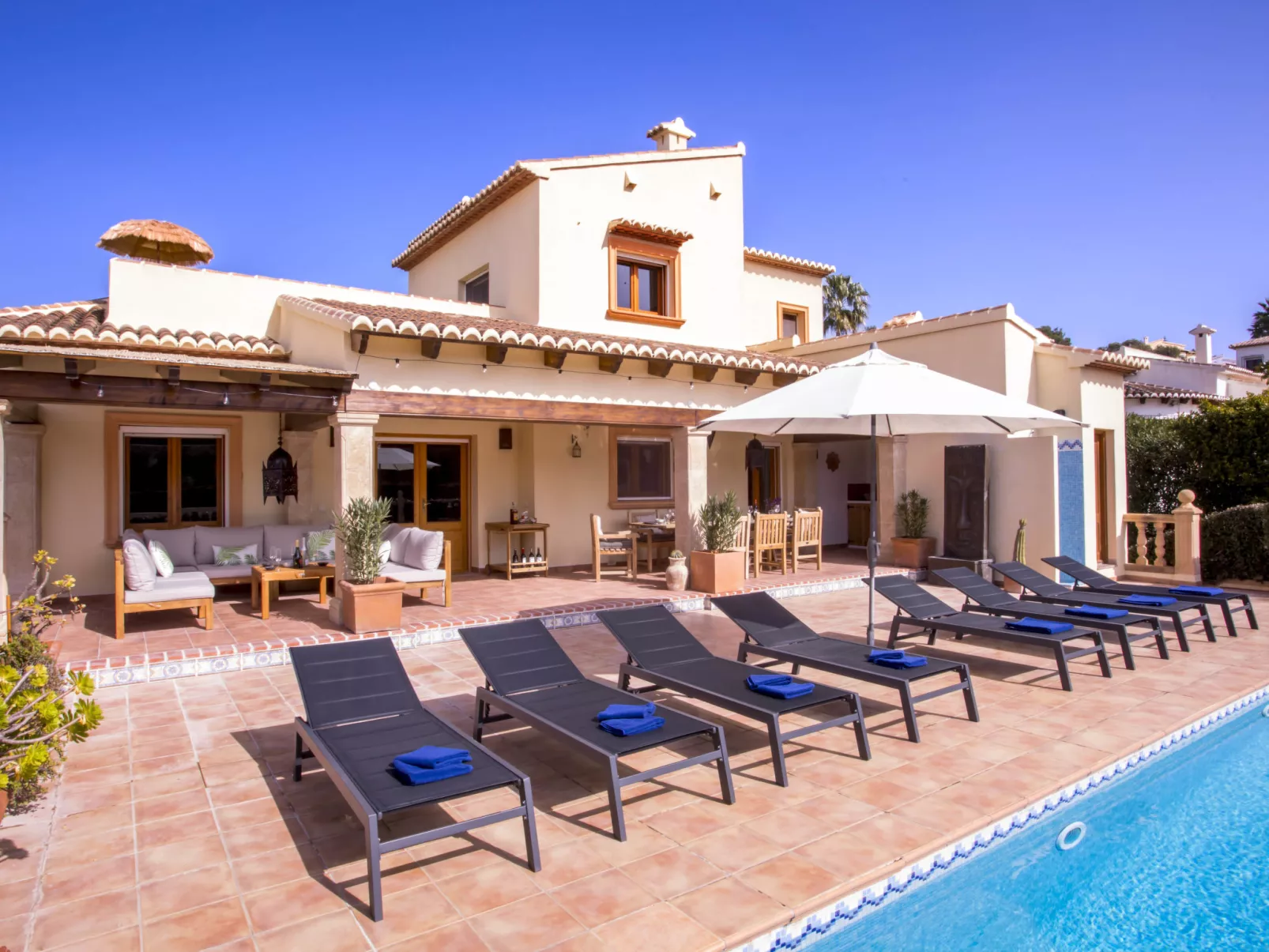 Villa Lantana-Outside