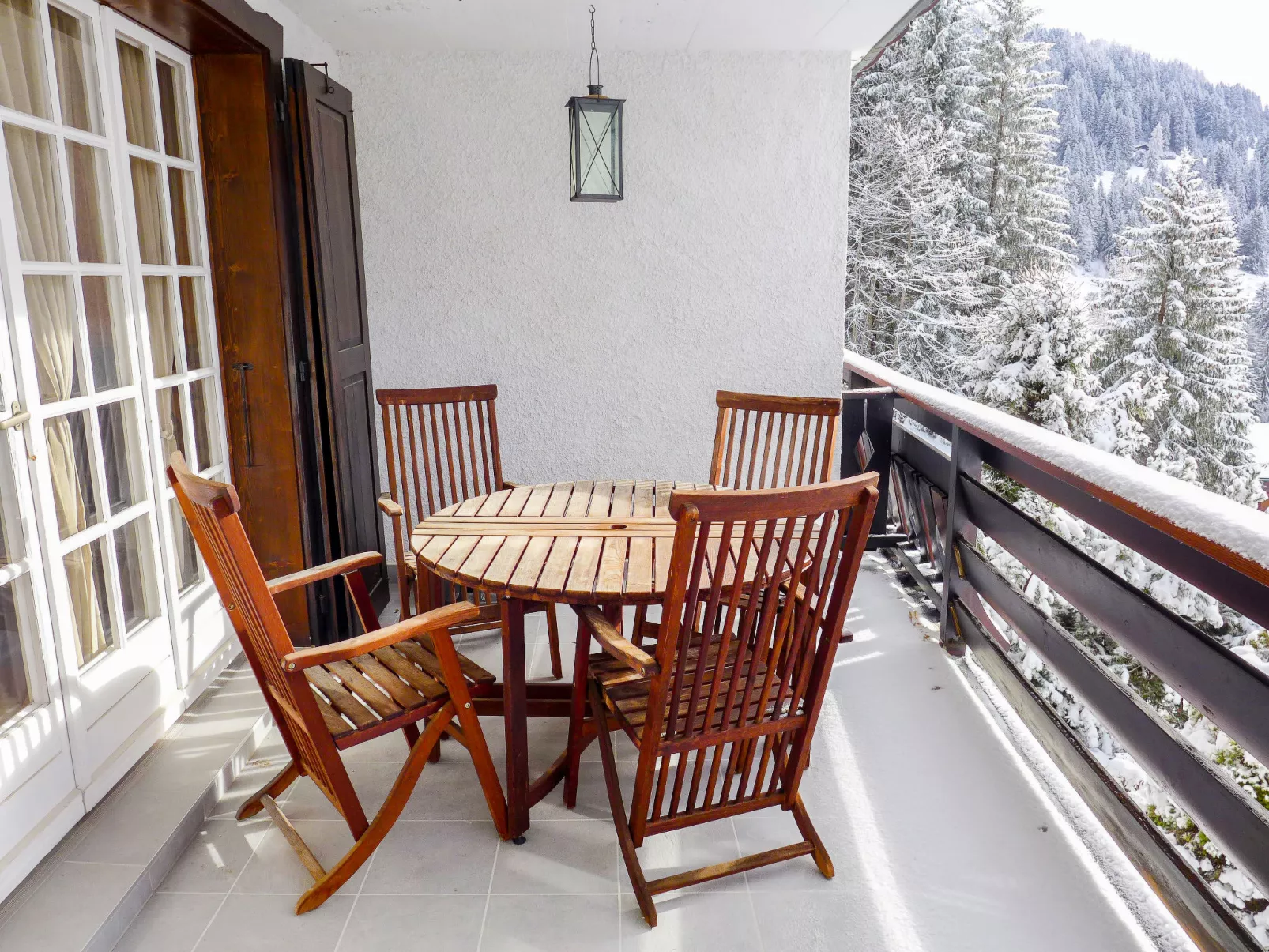 Savoie 1-Outside