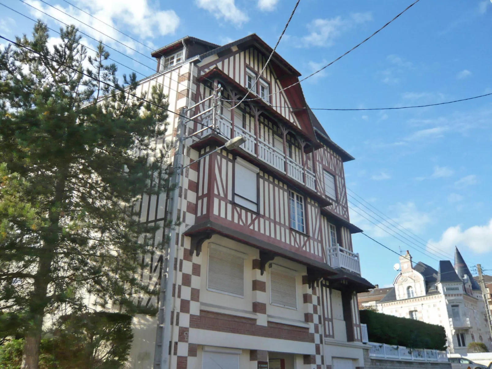 Le Manoir du Casino-Dehors